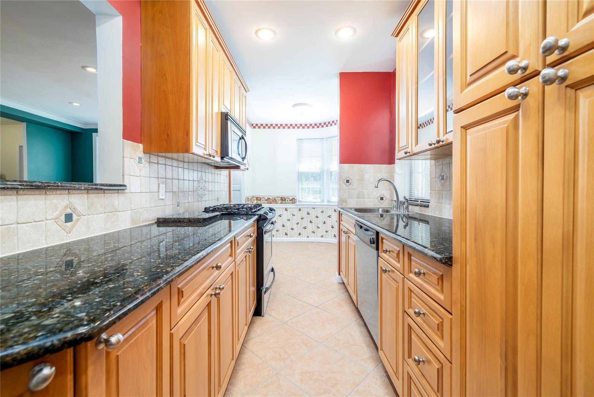 Rockville Centre, NY 11570,104 S Village AVE #1G