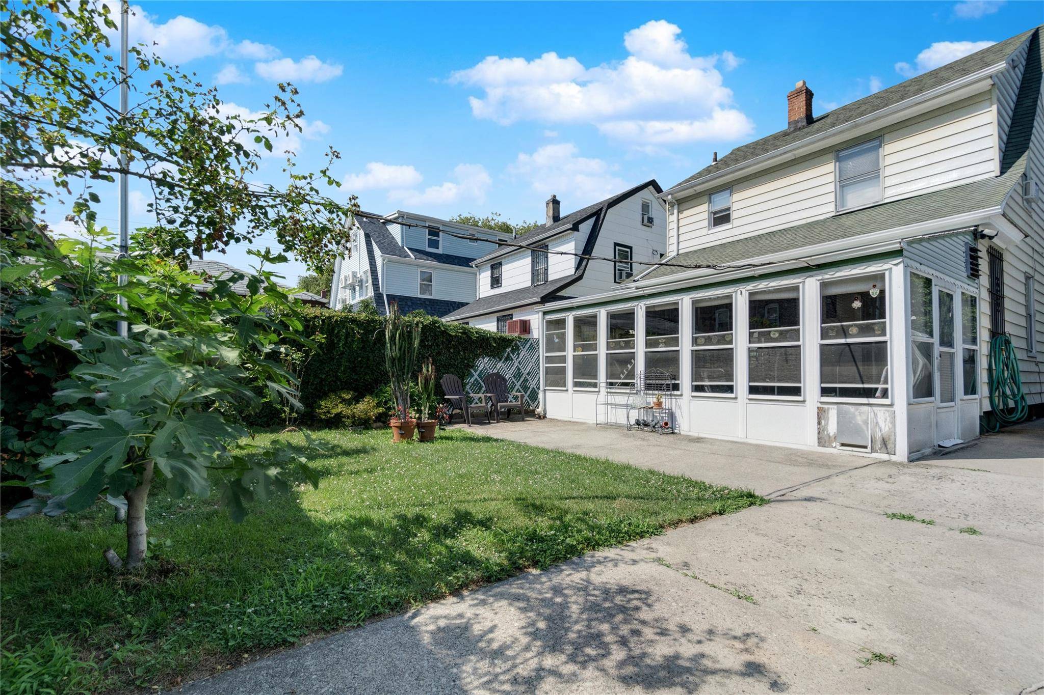 Queens Village, NY 11427,8946 215th PL