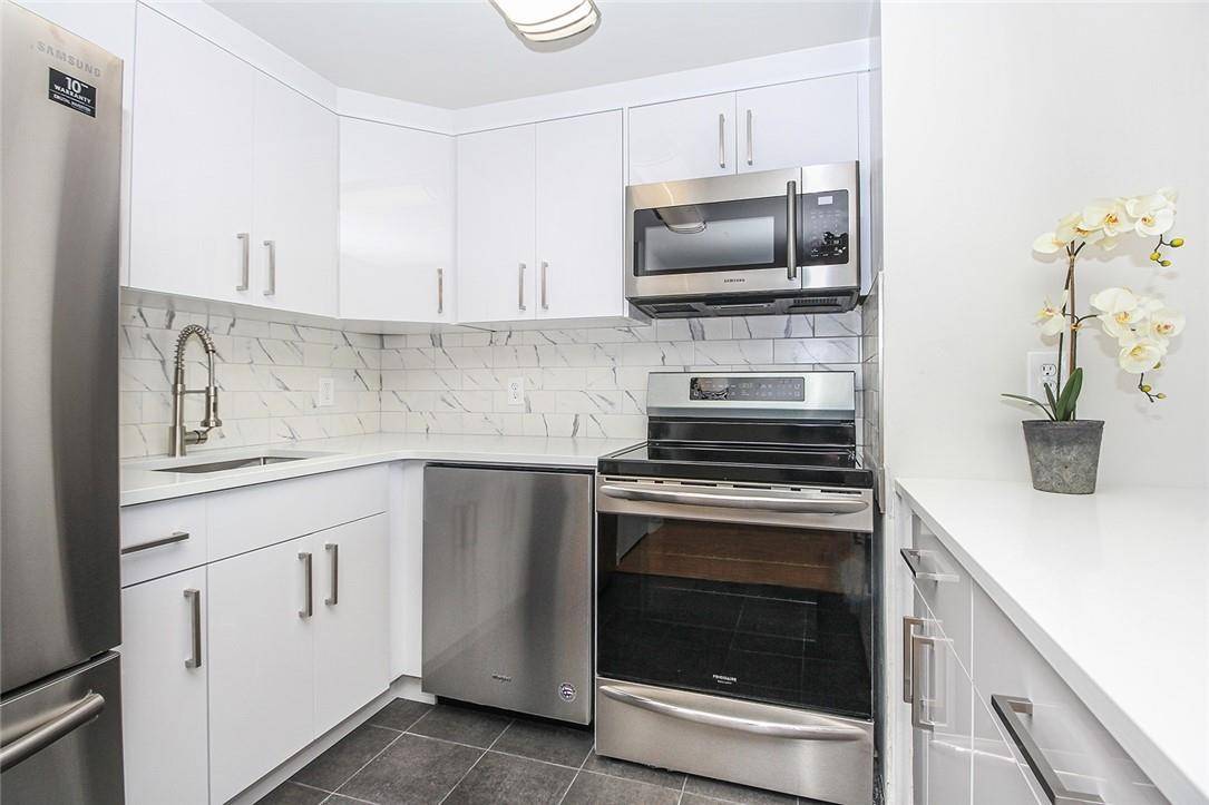 Mamaroneck, NY 10543,123 Mamaroneck AVE #404