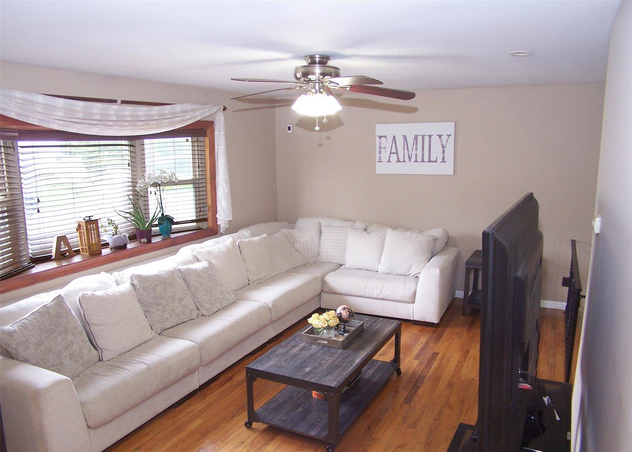 Centereach, NY 11720,13 Lark DR