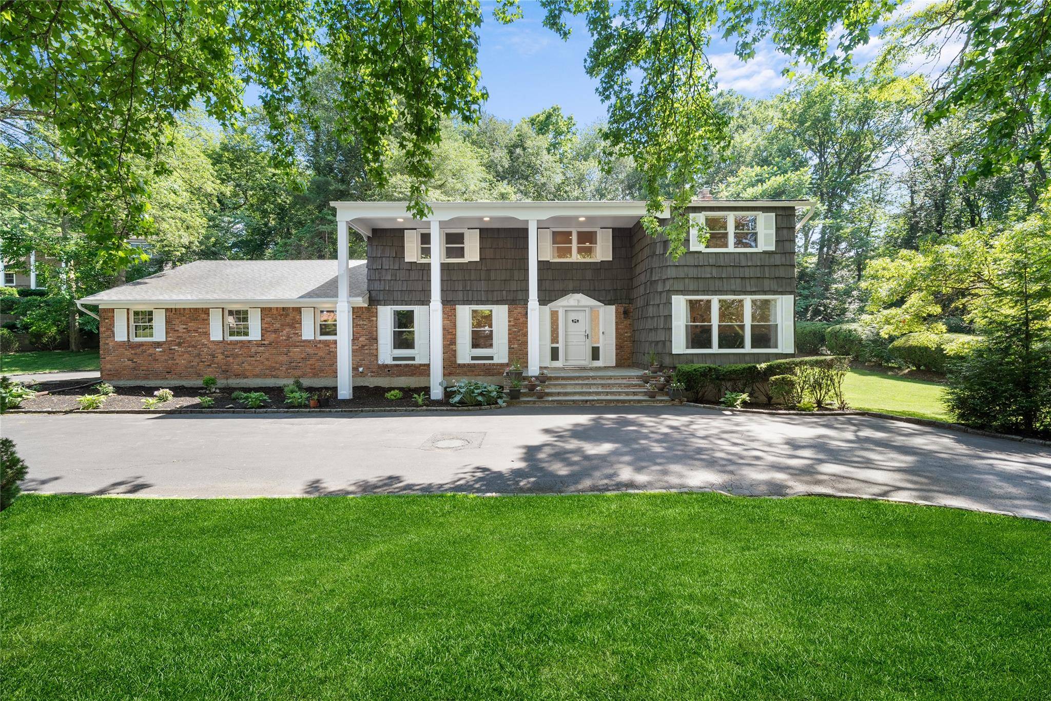 Woodbury, NY 11797,10 Hunting Hill RD