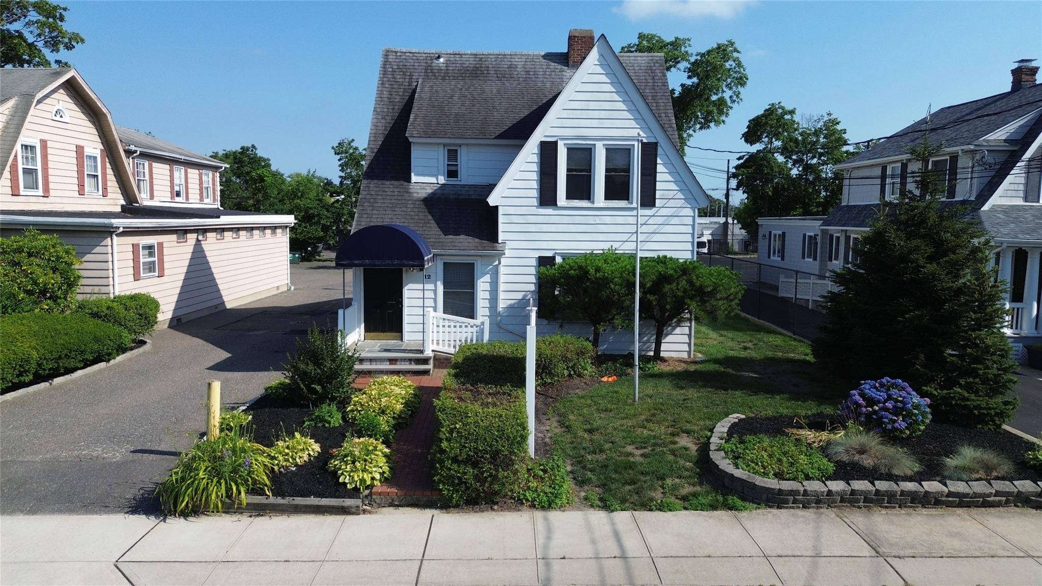 Smithtown, NY 11787,12 Manor RD