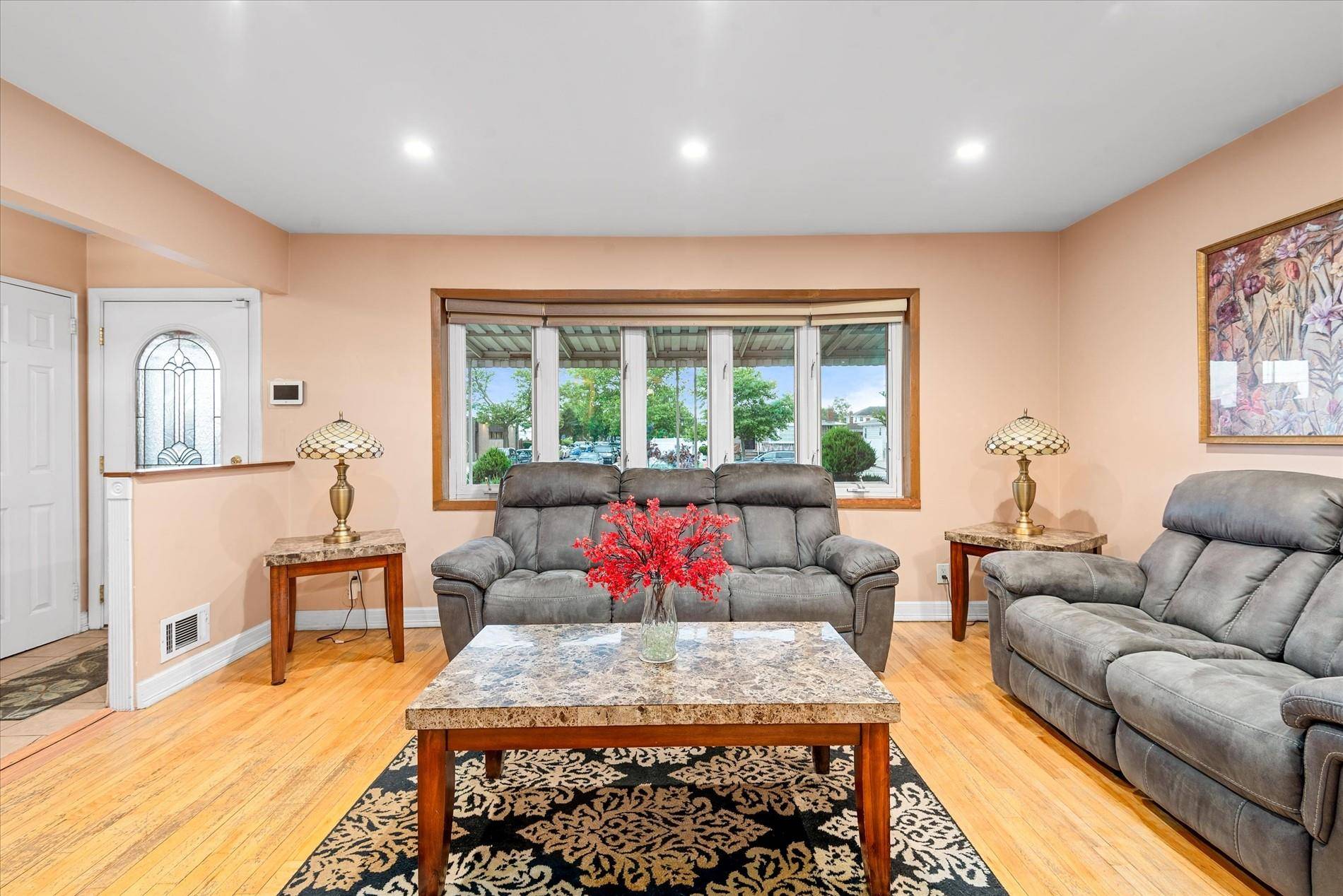 Howard Beach, NY 11414,91-23 156th AVE
