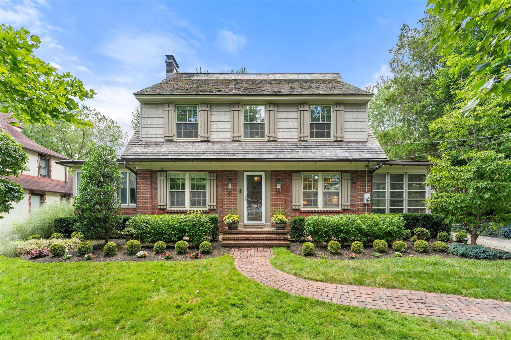 White Plains, NY 10605,7 Murchison PL