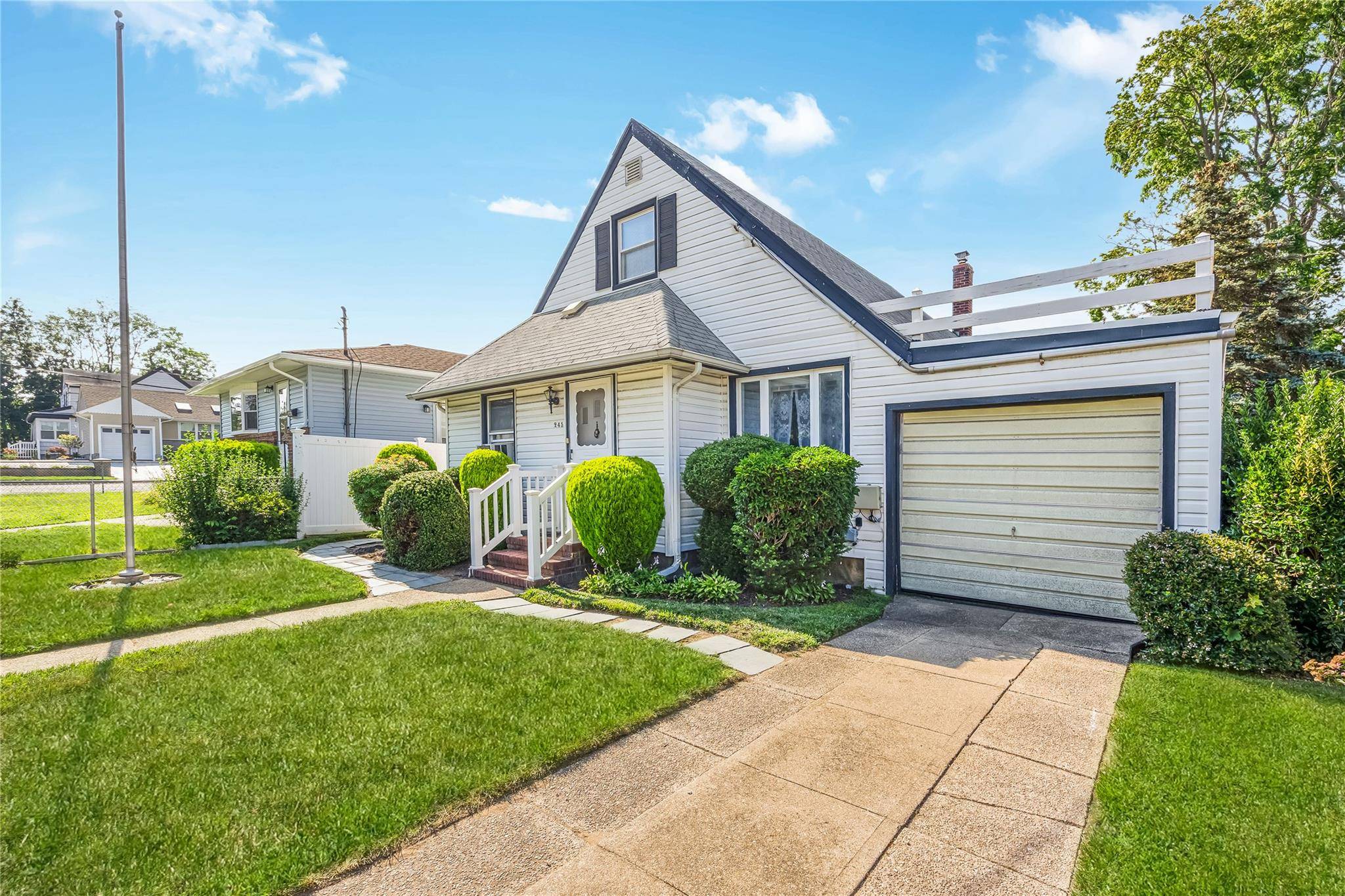Freeport, NY 11520,245 E Seaman AVE