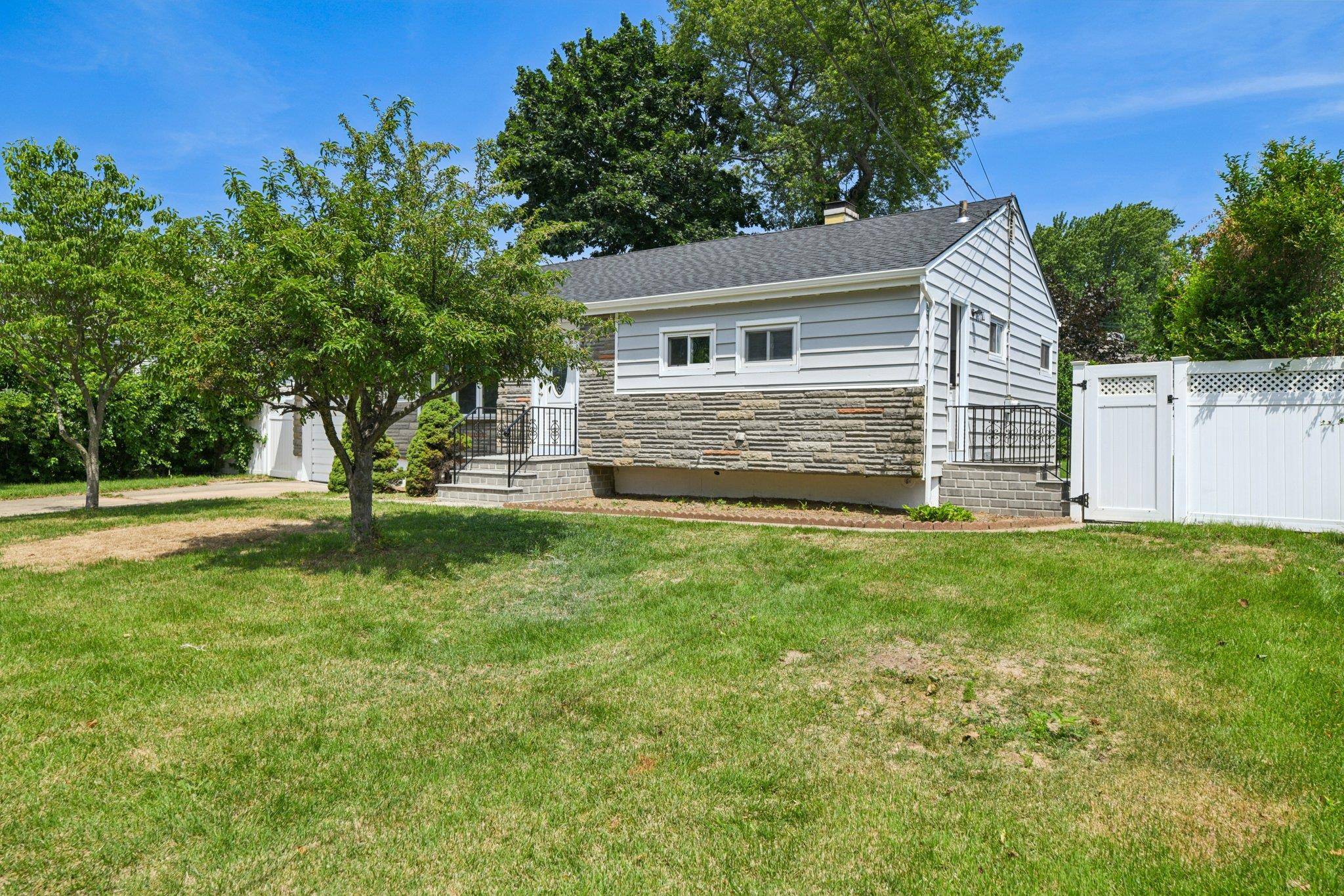Brentwood, NY 11717,43 Walton ST