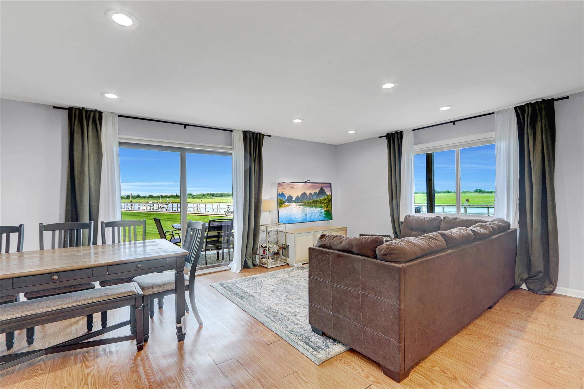 Freeport, NY 11520,1 Anchorage WAY #301