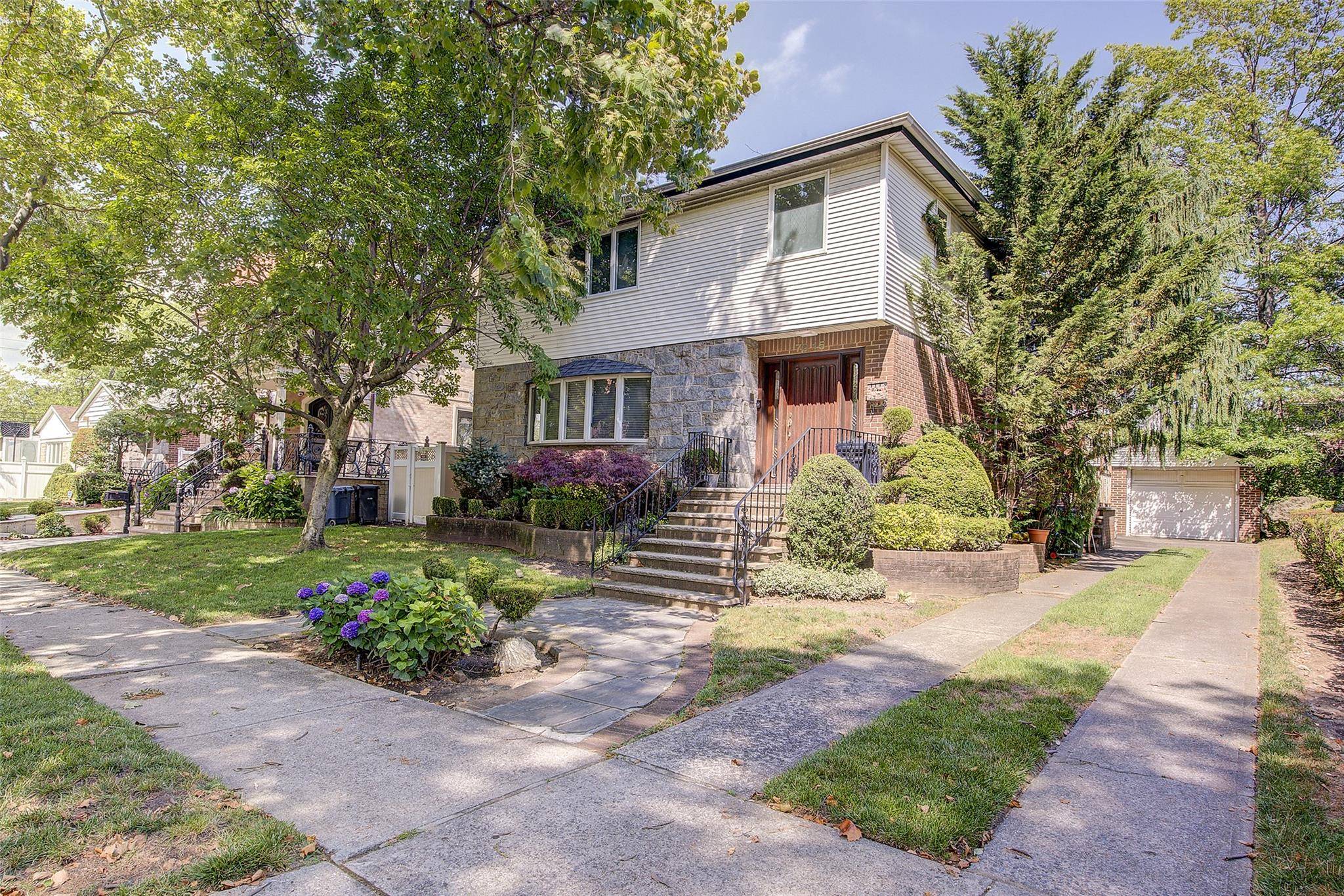 Fresh Meadows, NY 11365,7015 170th ST