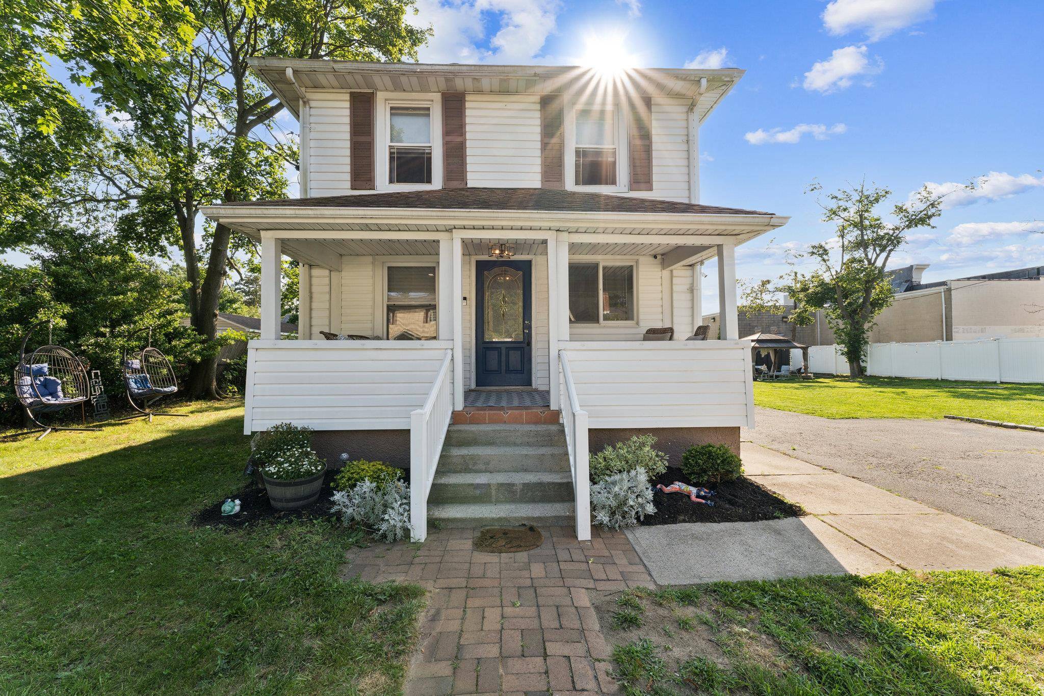 Bay Shore, NY 11706,90 Redmond AVE