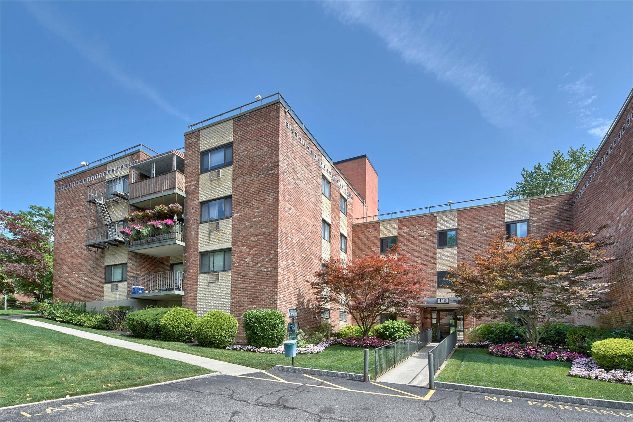 Yonkers, NY 10703,115 Dehaven DR #214
