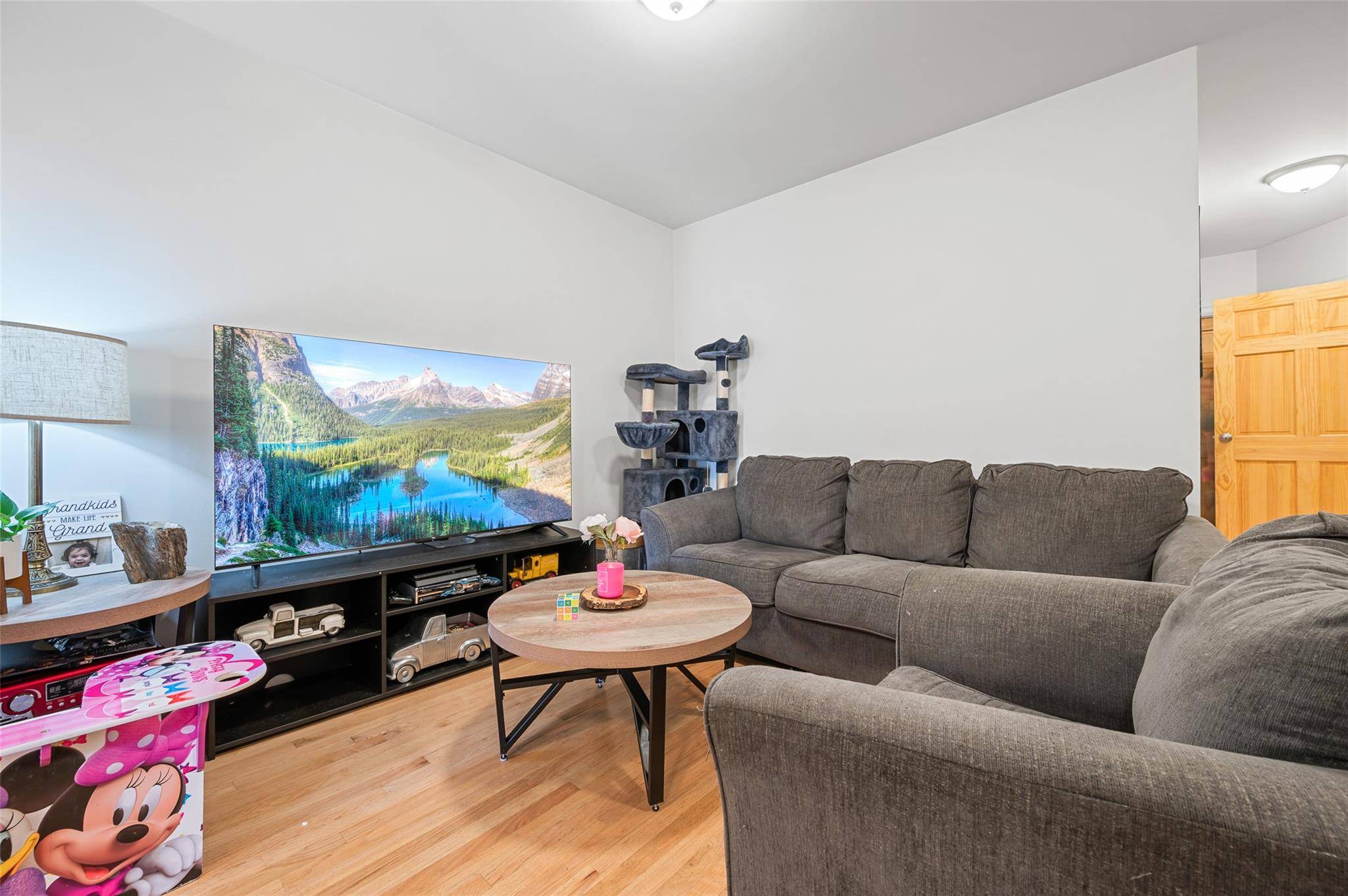 Woodhaven, NY 11421,74-25 93rd AVE
