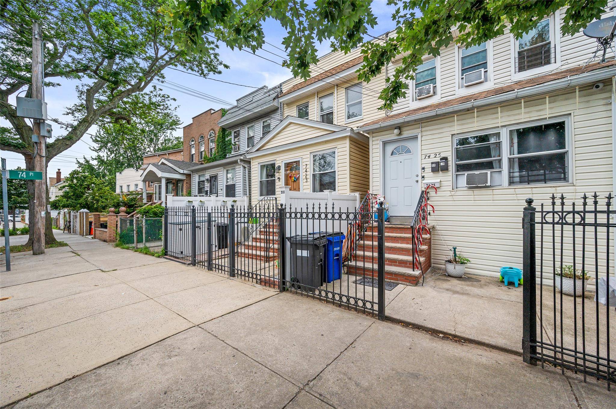 Woodhaven, NY 11421,74-25 93rd AVE