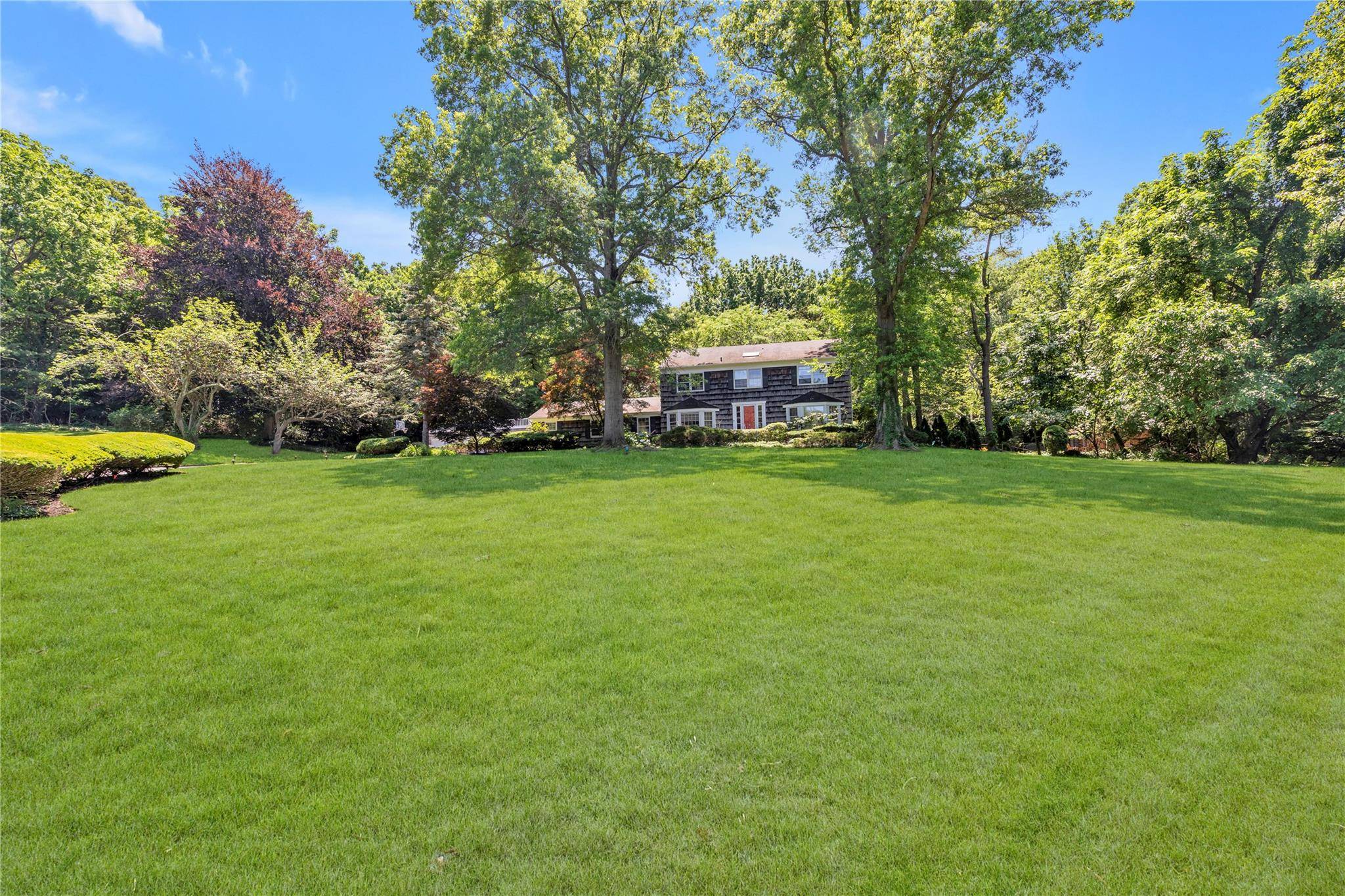 Brookville, NY 11545,26 Rolling DR