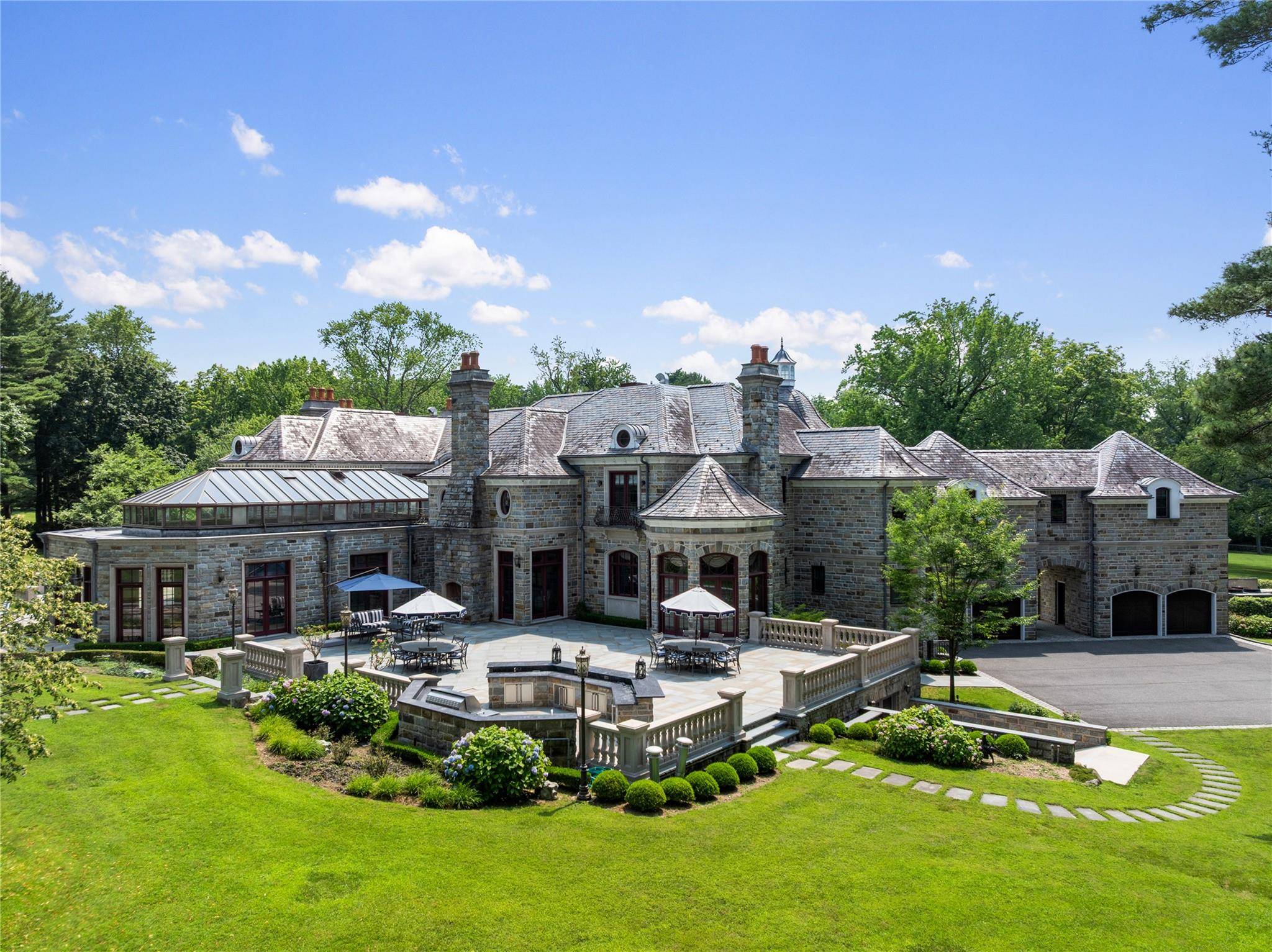 Mill Neck, NY 11765,102 Horseshoe RD