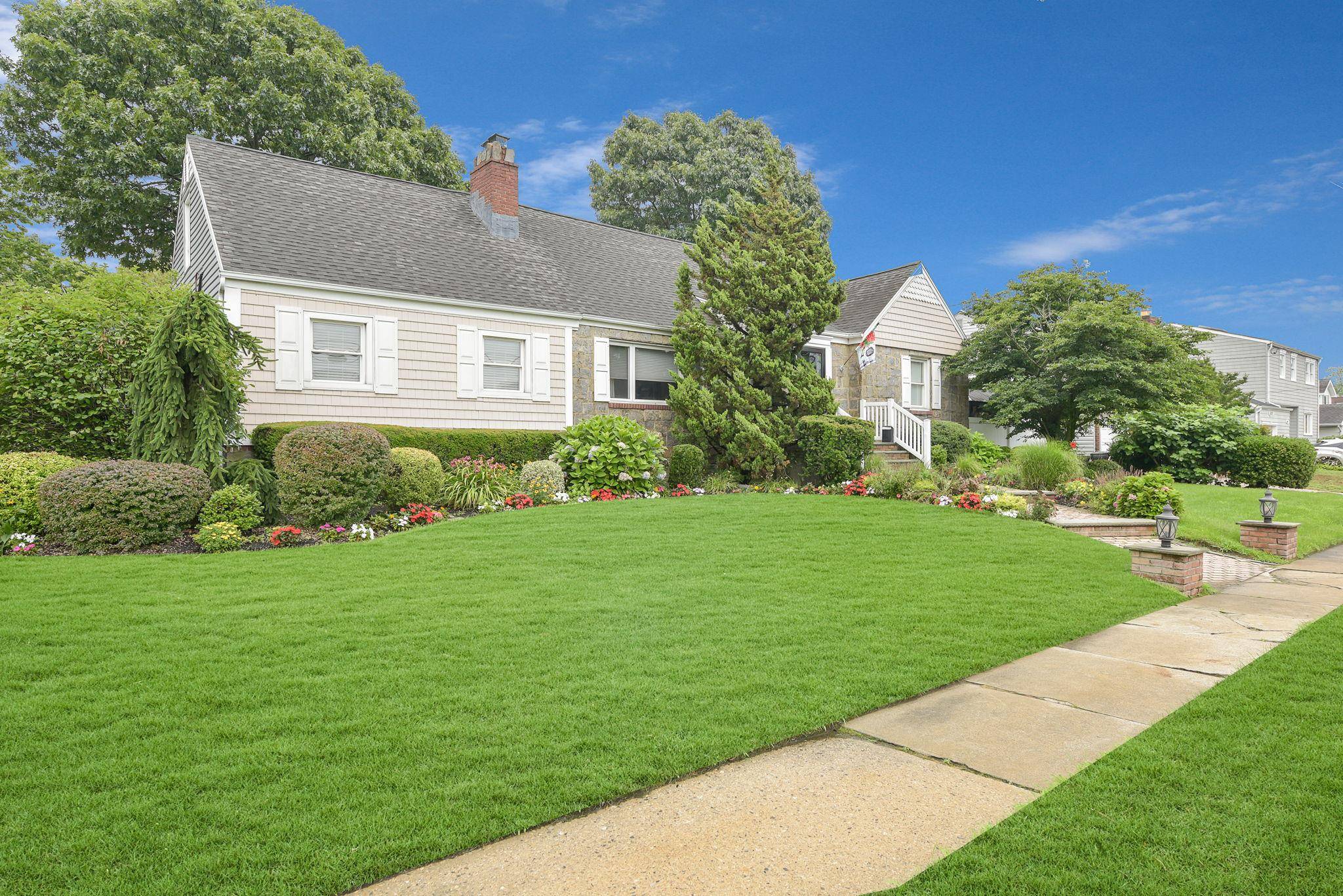 Oceanside, NY 11572,3309 Balsam ST