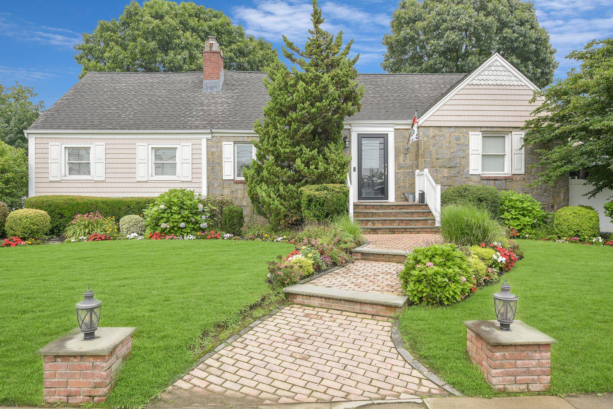 Oceanside, NY 11572,3309 Balsam ST