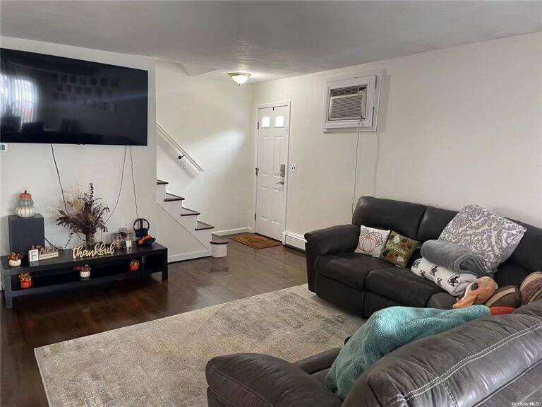 Seaford, NY 11783,2319 Hampton AVE