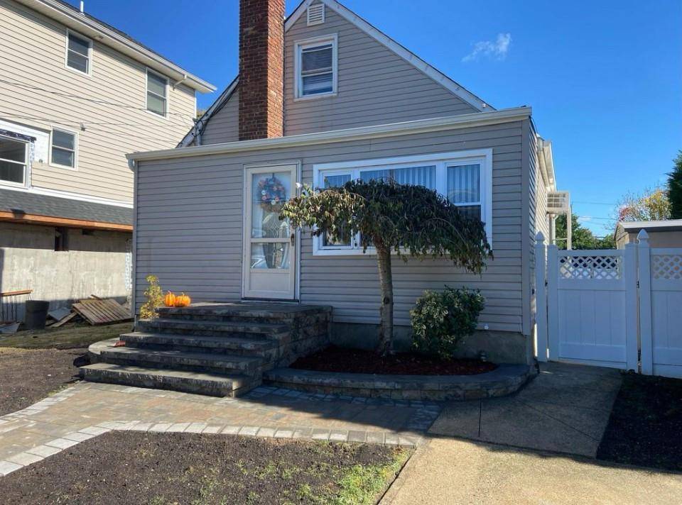 Seaford, NY 11783,2319 Hampton AVE