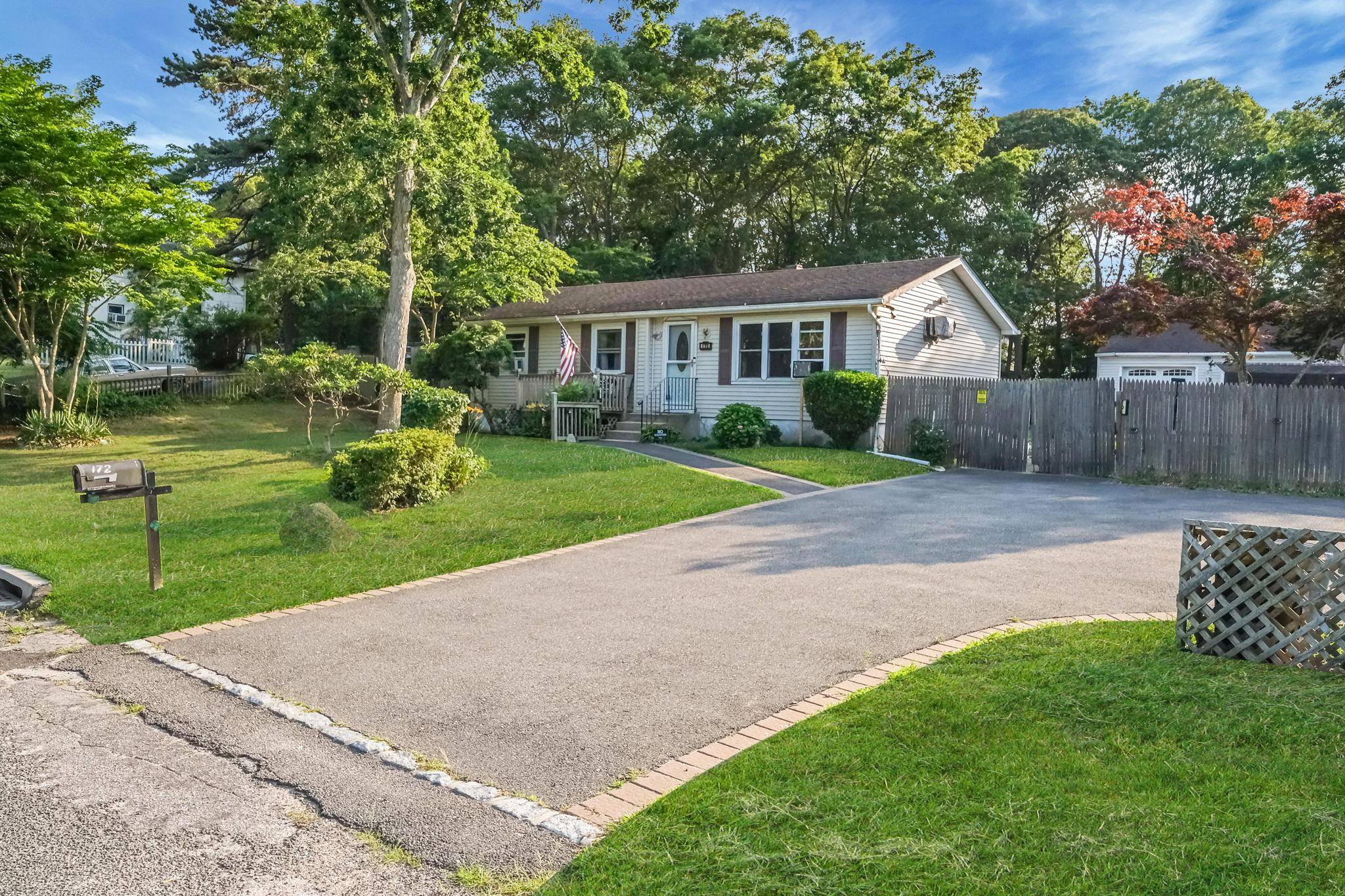 Mastic, NY 11950,172 Van Buren ST