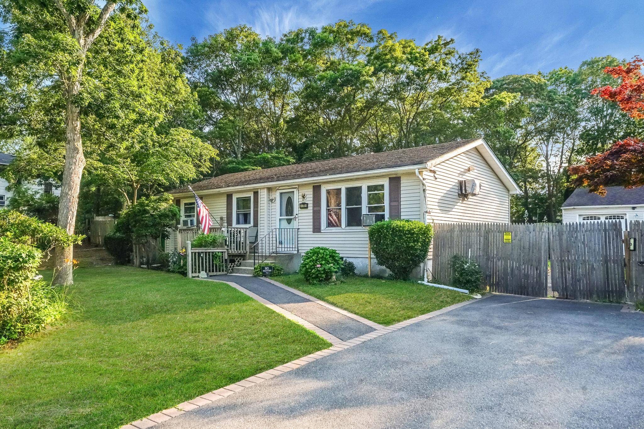 Mastic, NY 11950,172 Van Buren ST