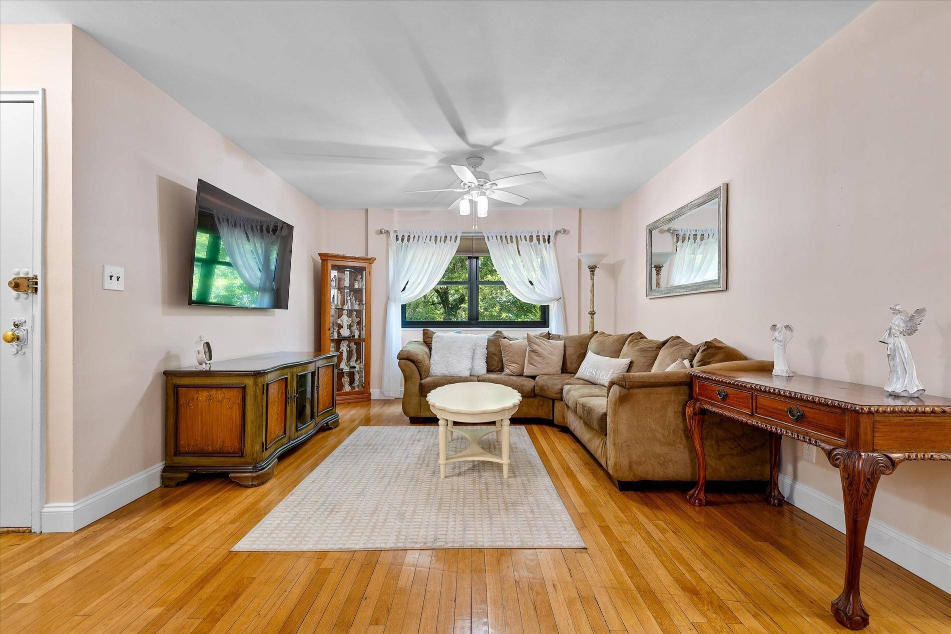 Howard Beach, NY 11414,80-11 Shore Pkwy #1L
