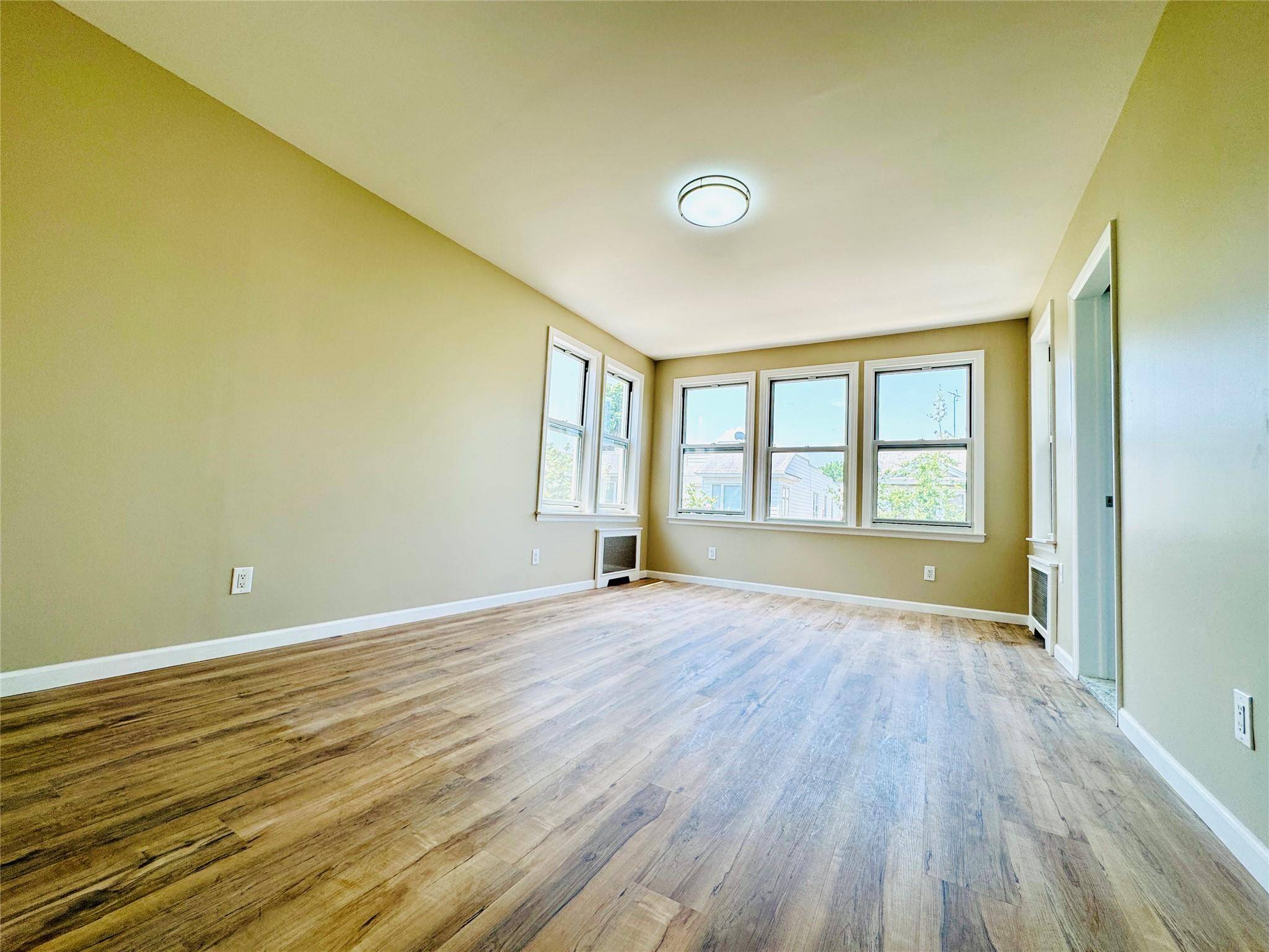 Glendale, NY 11385,7829 84th ST #2