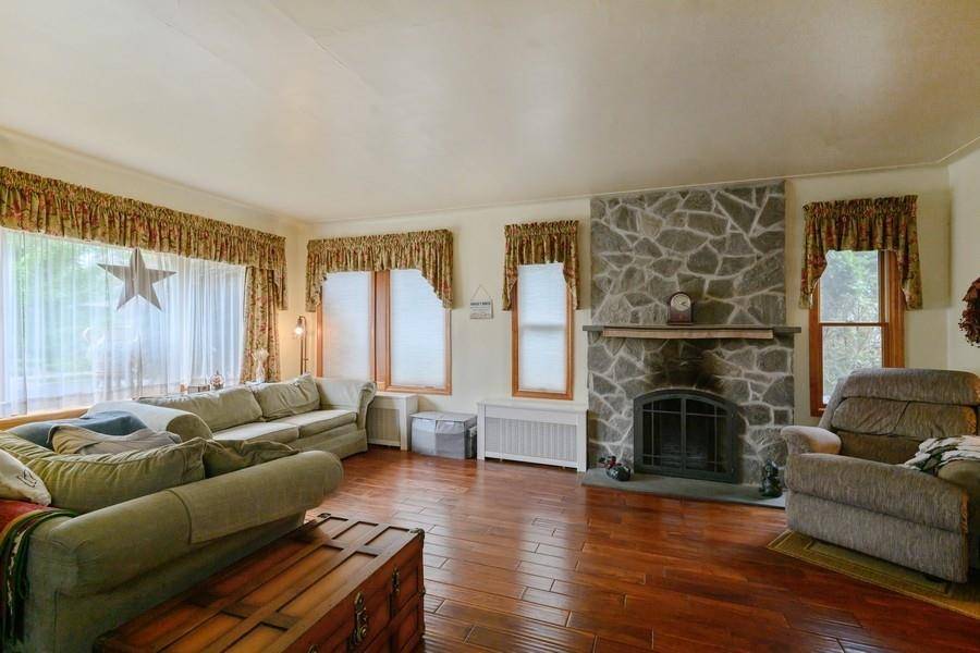 Mineola, NY 11501,445 Wellington RD