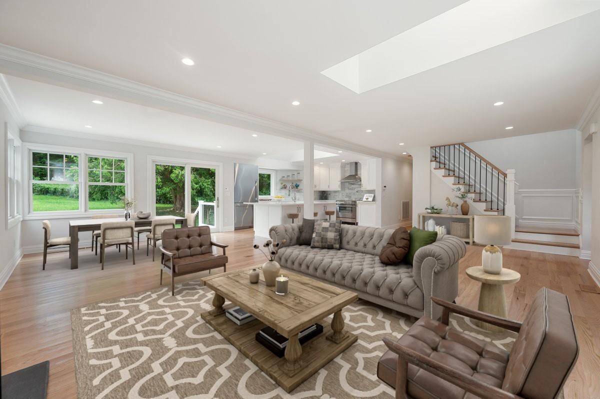 Huntington, NY 11743,2 Brookhill LN