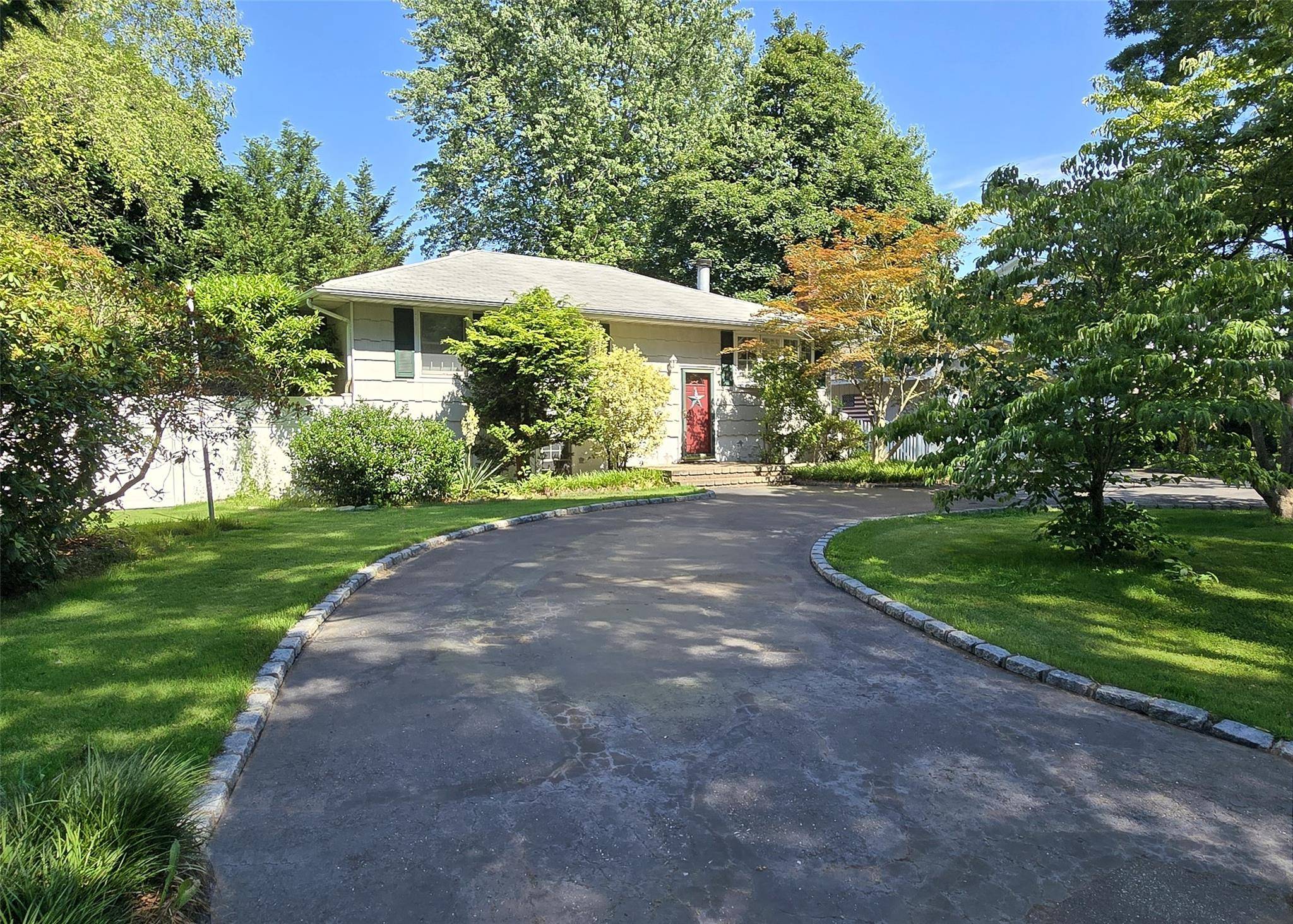 Lake Ronkonkoma, NY 11779,103 Arlington RD