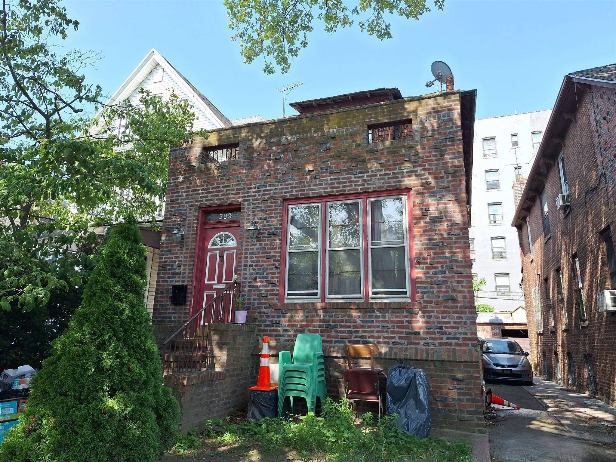 Brooklyn, NY 11218,392 E 7th ST