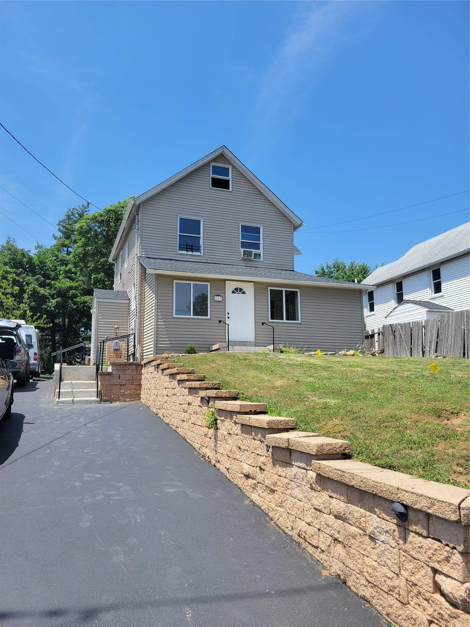 Huntington Station, NY 11746,217 5th AVE
