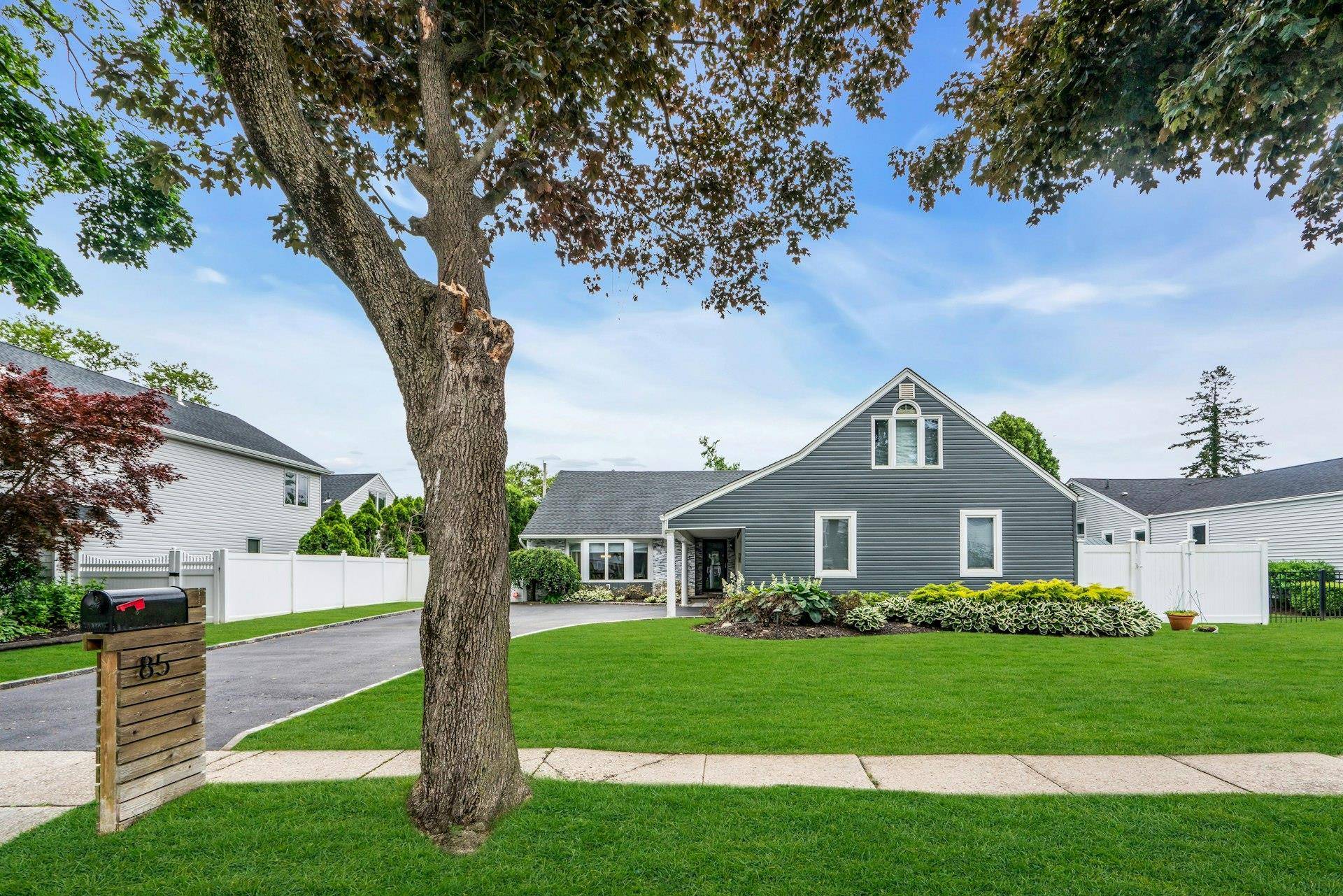 Woodbury, NY 11797,85 Joyce LN