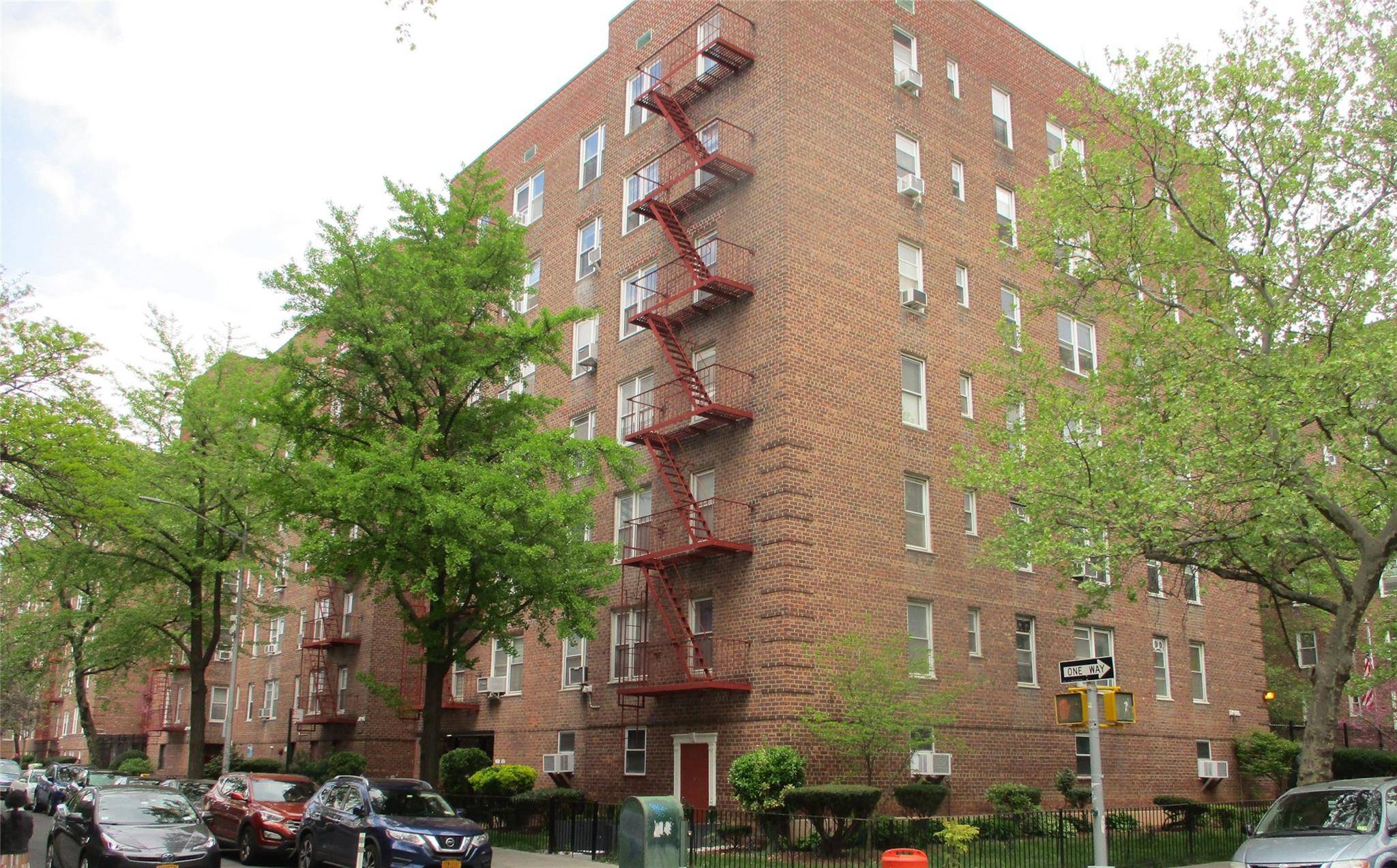 Jackson Heights, NY 11372,33-45 90th ST #5D