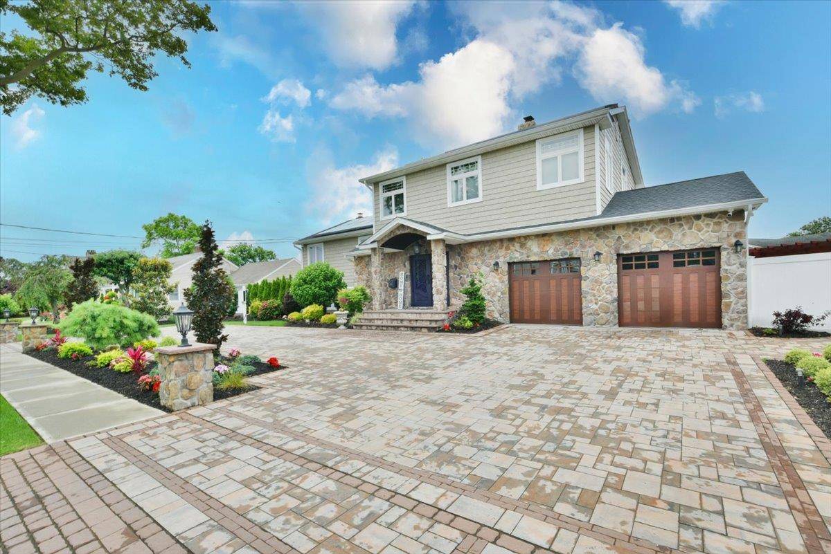 Massapequa, NY 11758,7 Waterview AVE