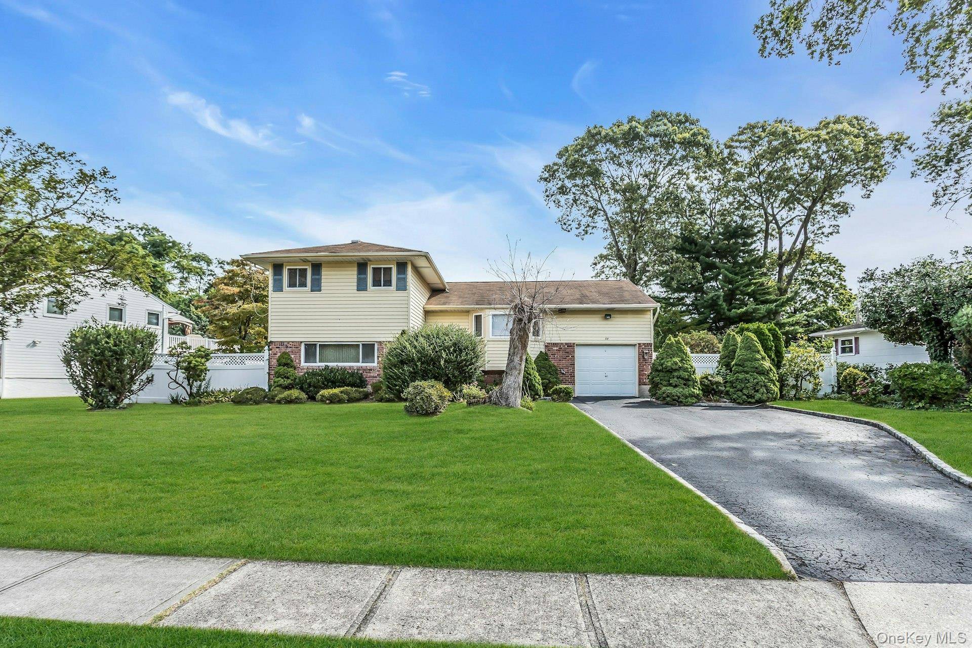 Smithtown, NY 11787,58 Sherbrooke DR