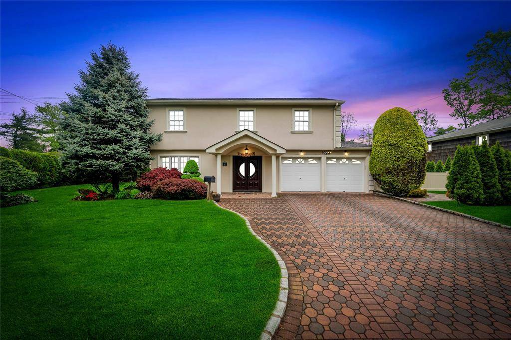 Roslyn, NY 11576,90 Sugar Maple DR
