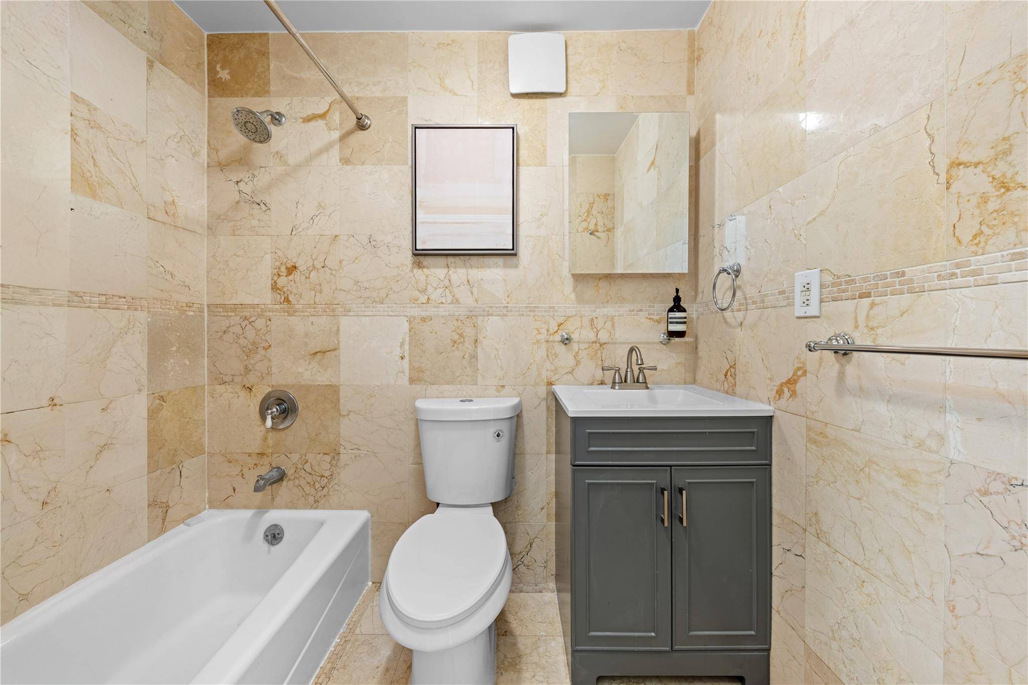 Brooklyn, NY 11217,103 4th AVE #3L