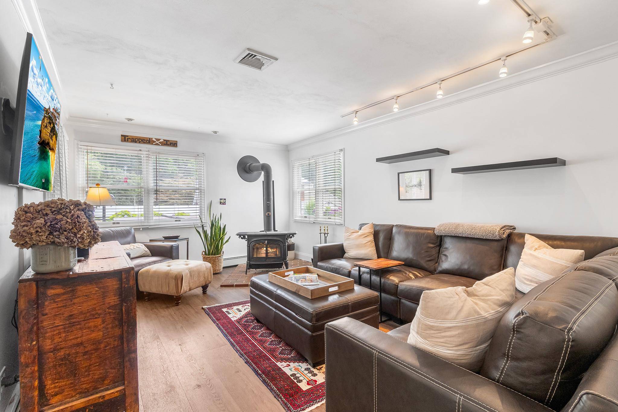 Kings Park, NY 11754,93 Boxwood DR