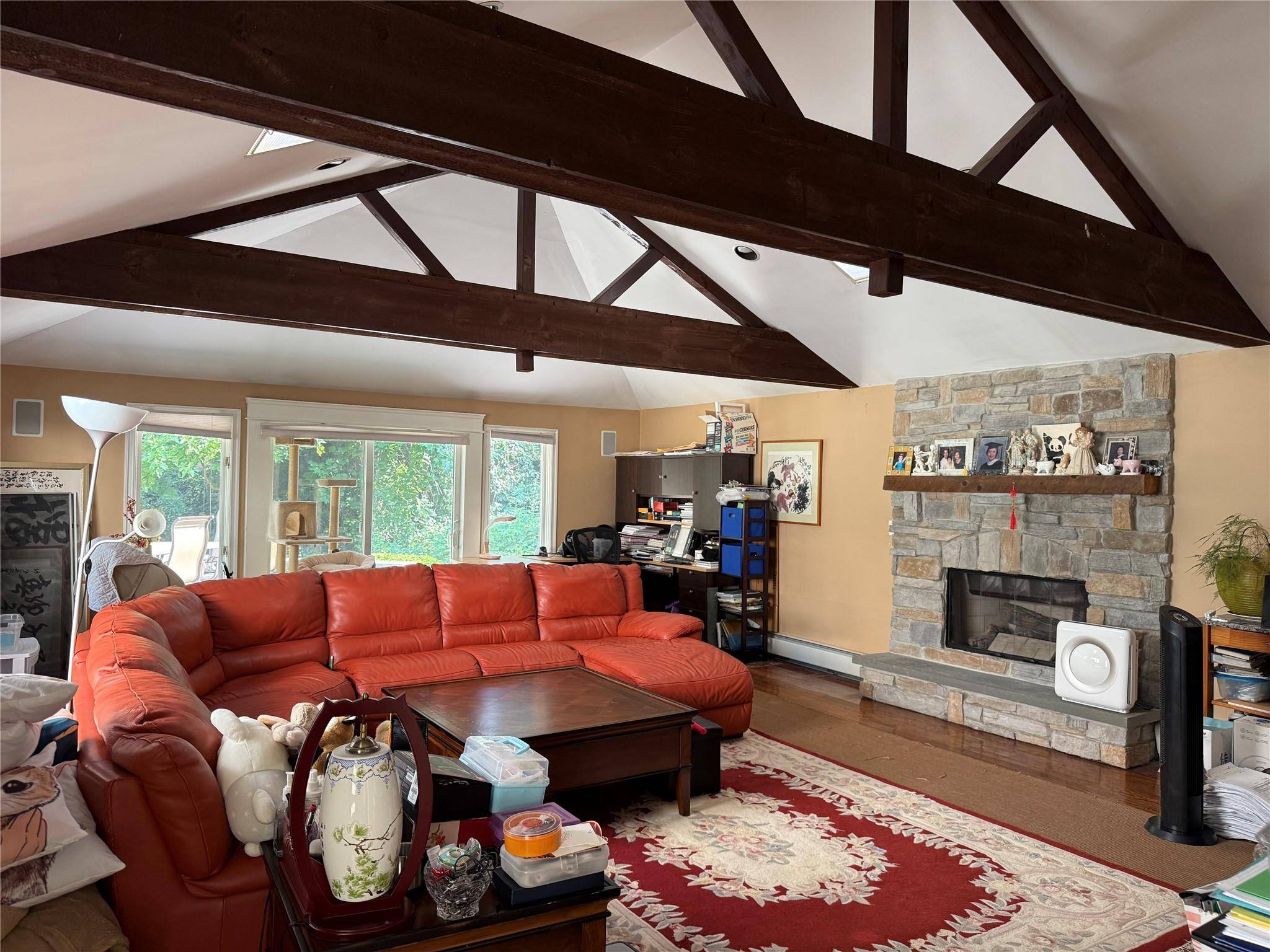 Roslyn Heights, NY 11577,18 Locust LN