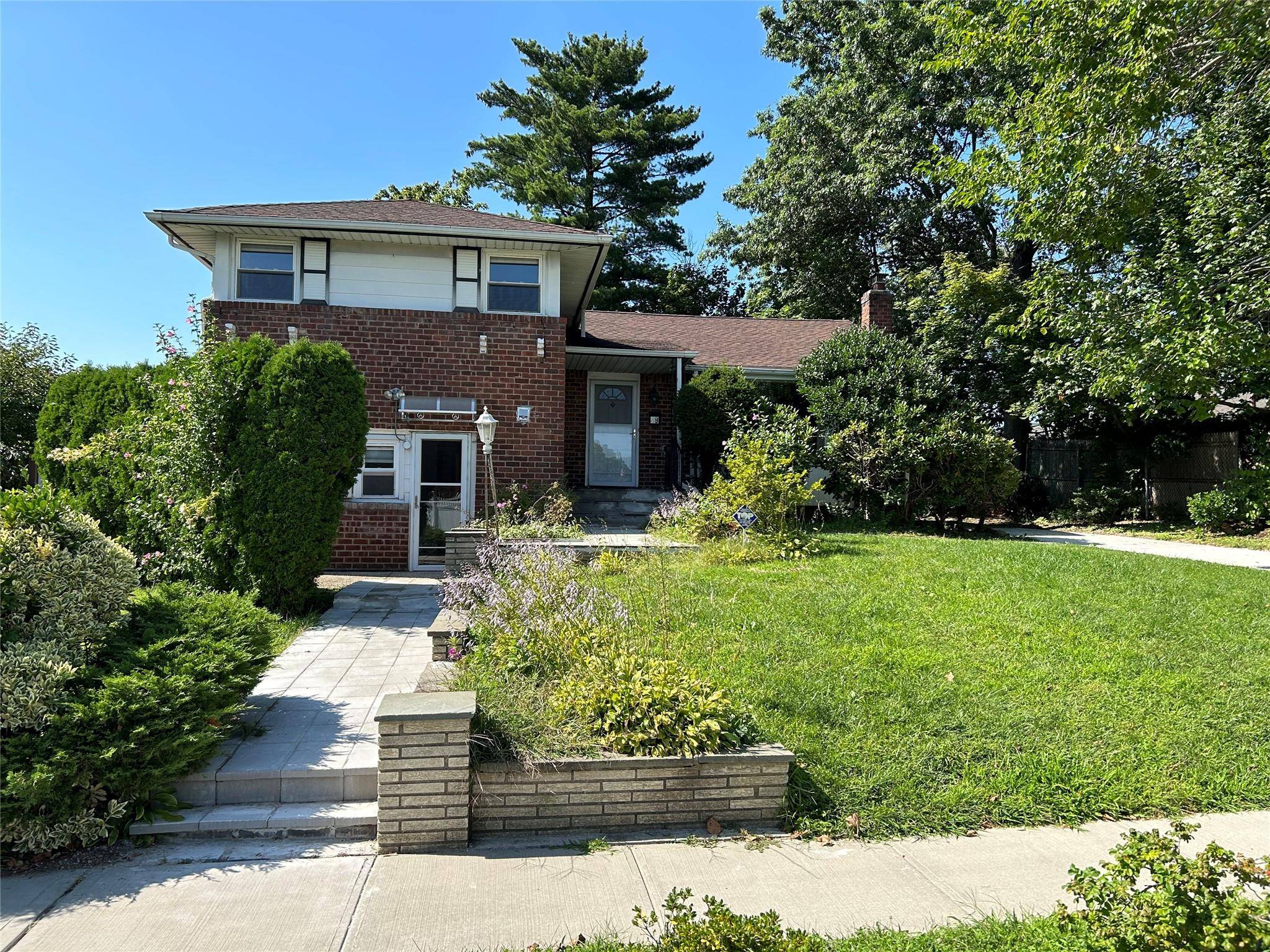 Westbury, NY 11590,49 Audrey RD