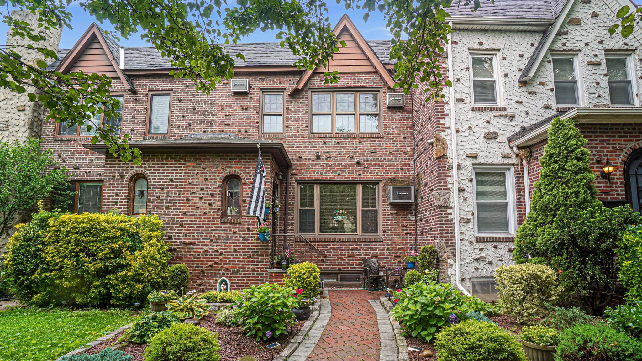 Middle Village, NY 11379,6477 82nd PL