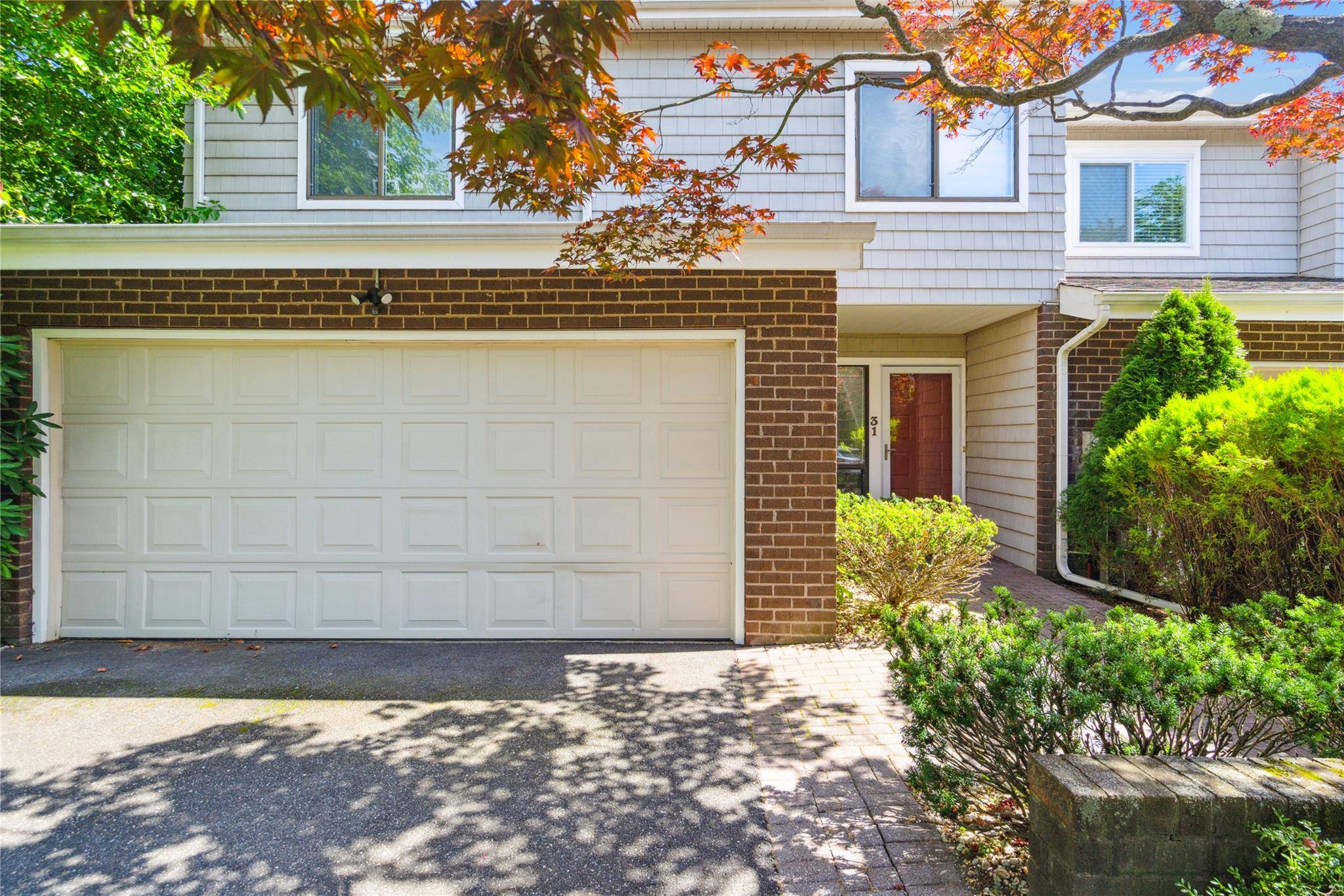 Bay Shore, NY 11706,31 Boathouse LN