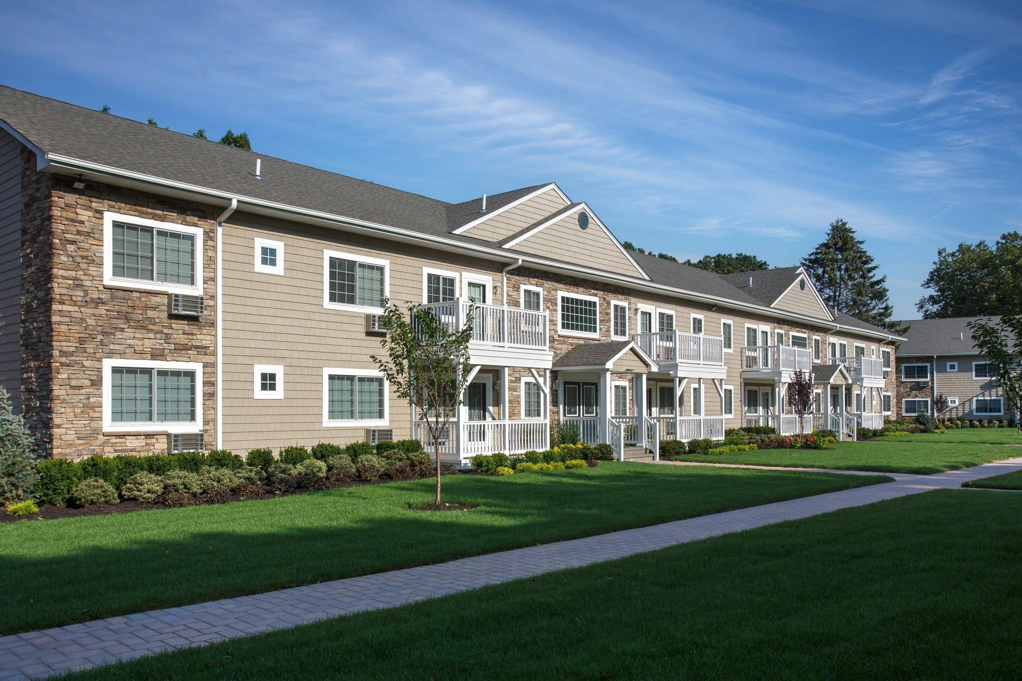 Saint James, NY 11780,196A Jefferson AVE #2B