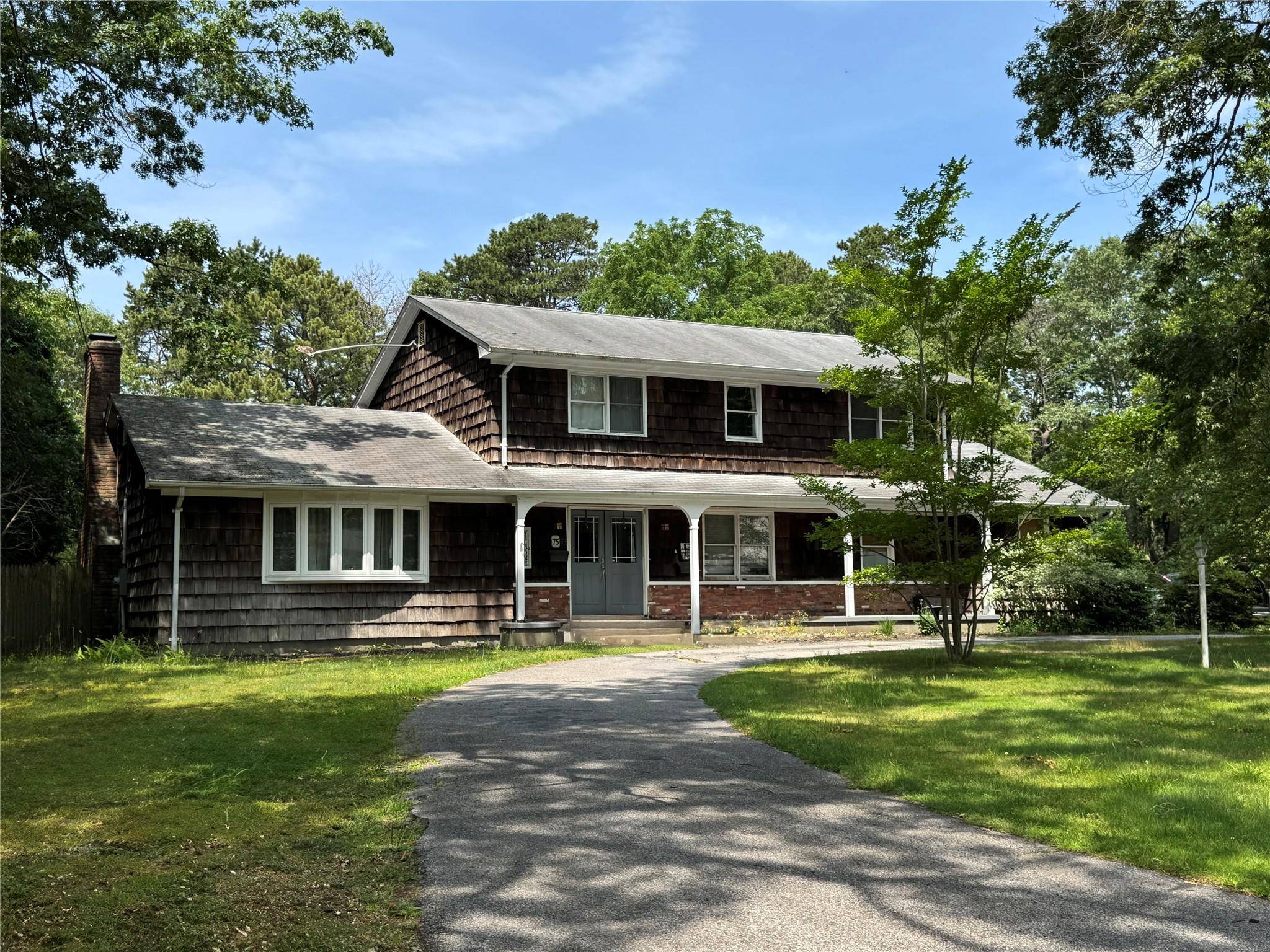 Riverhead, NY 11901,75 Topping DR