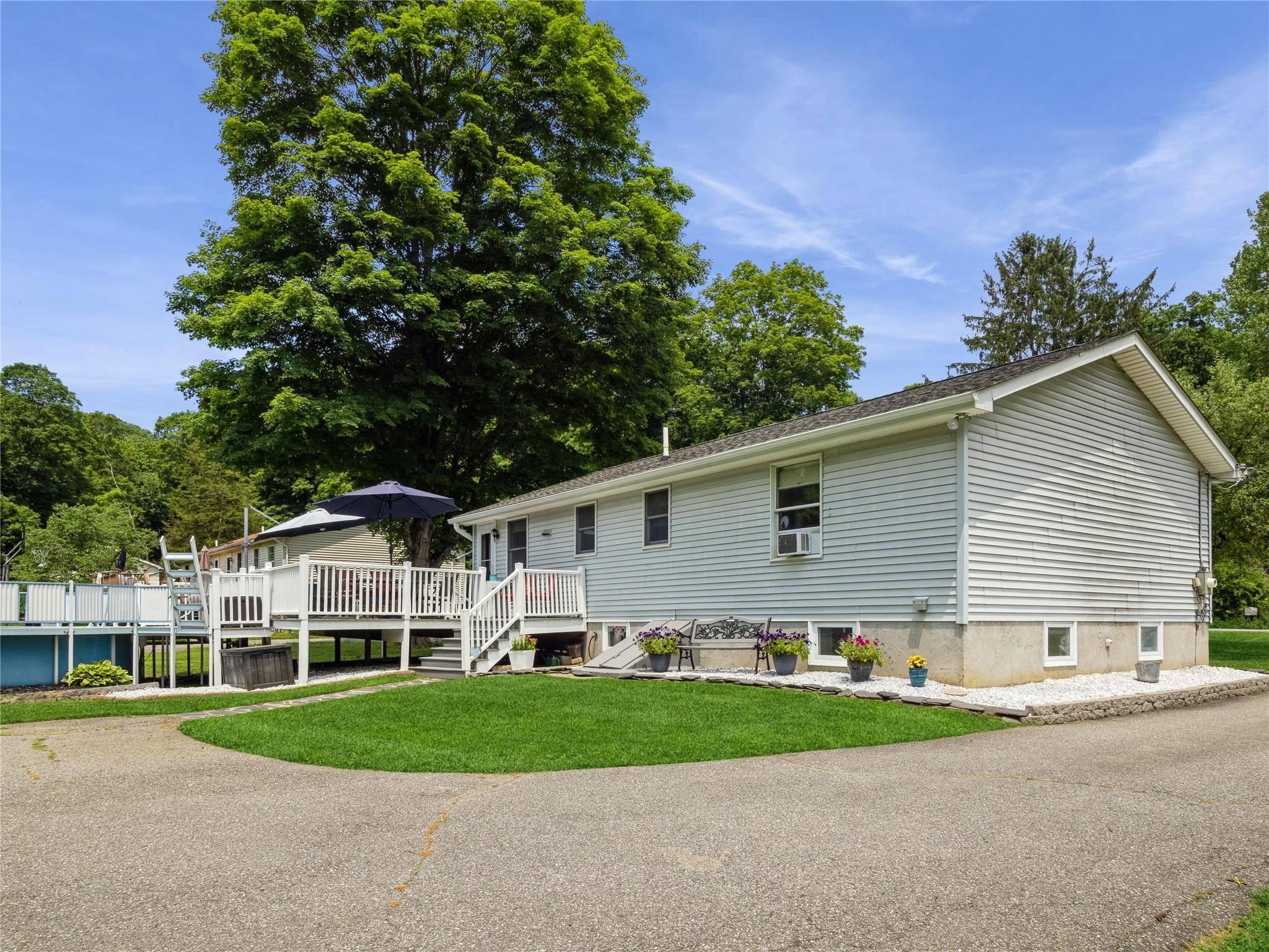 Dover Plains, NY 12522,53 Glen AVE