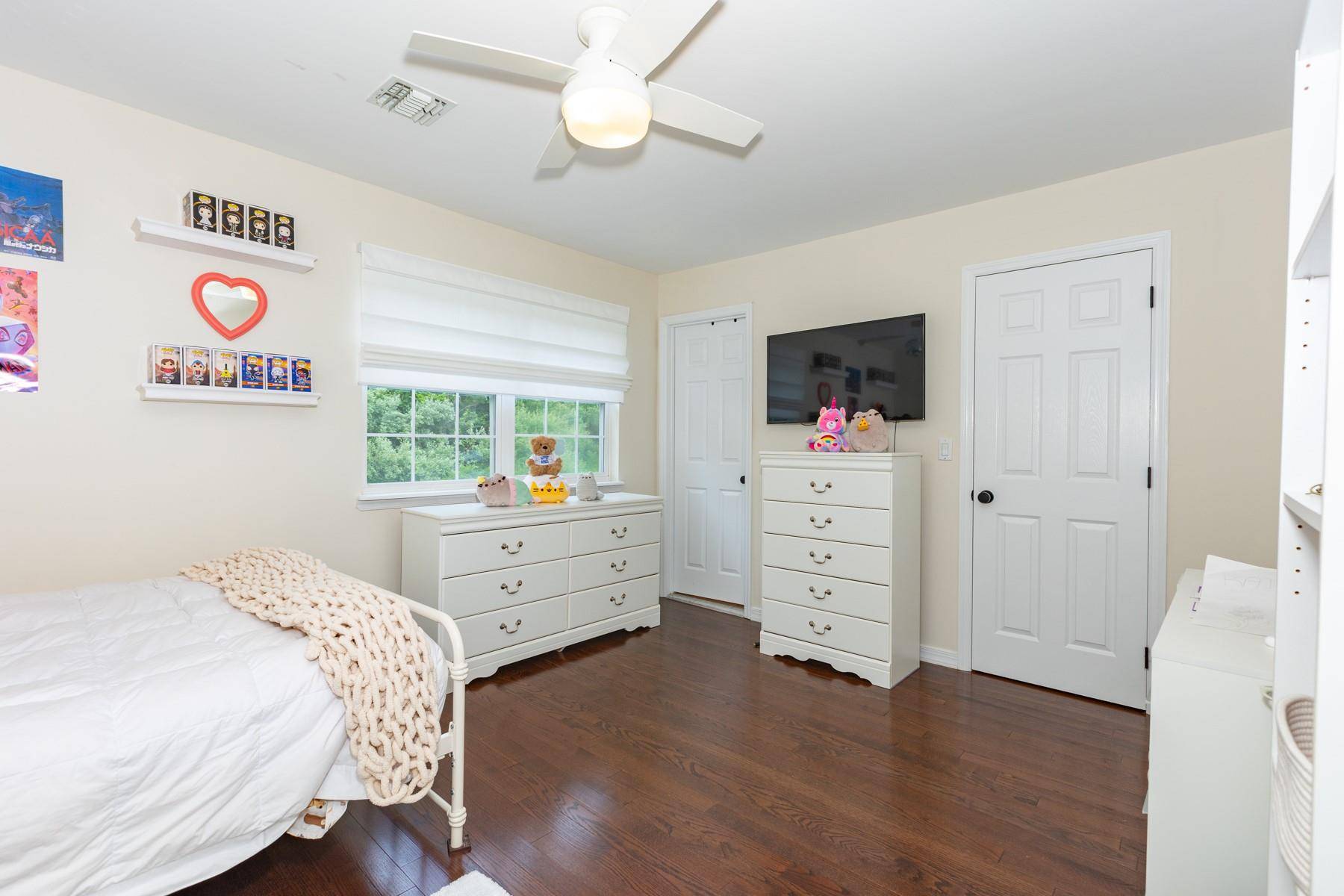 Smithtown, NY 11787,46 Chelsea DR