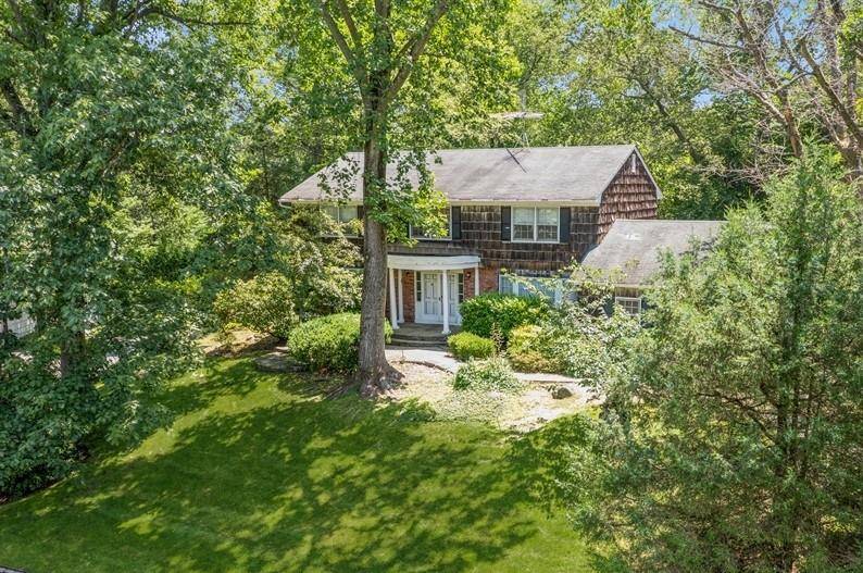 East Hills, NY 11576,9 Wren DR
