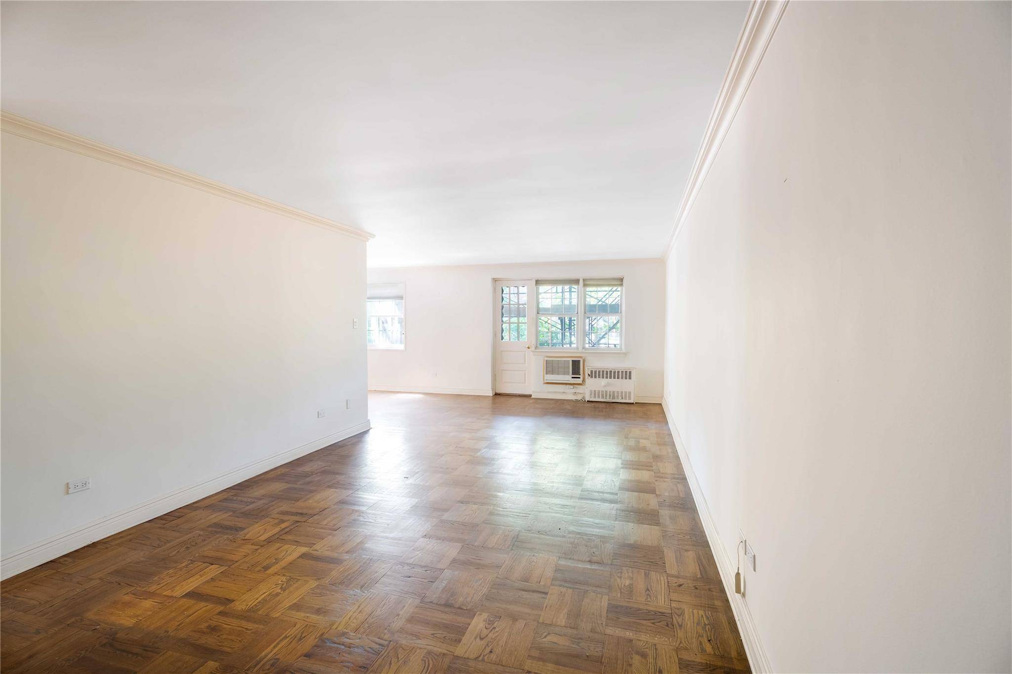 Howard Beach, NY 11414,84-39 153rd AVE #1K