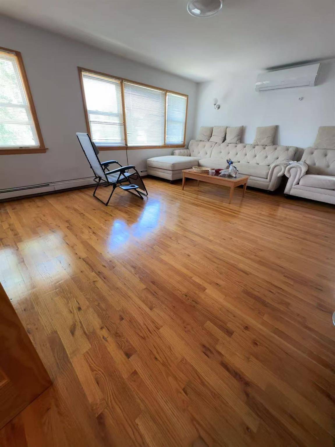 Floral Park, NY 11001,8560 261st ST