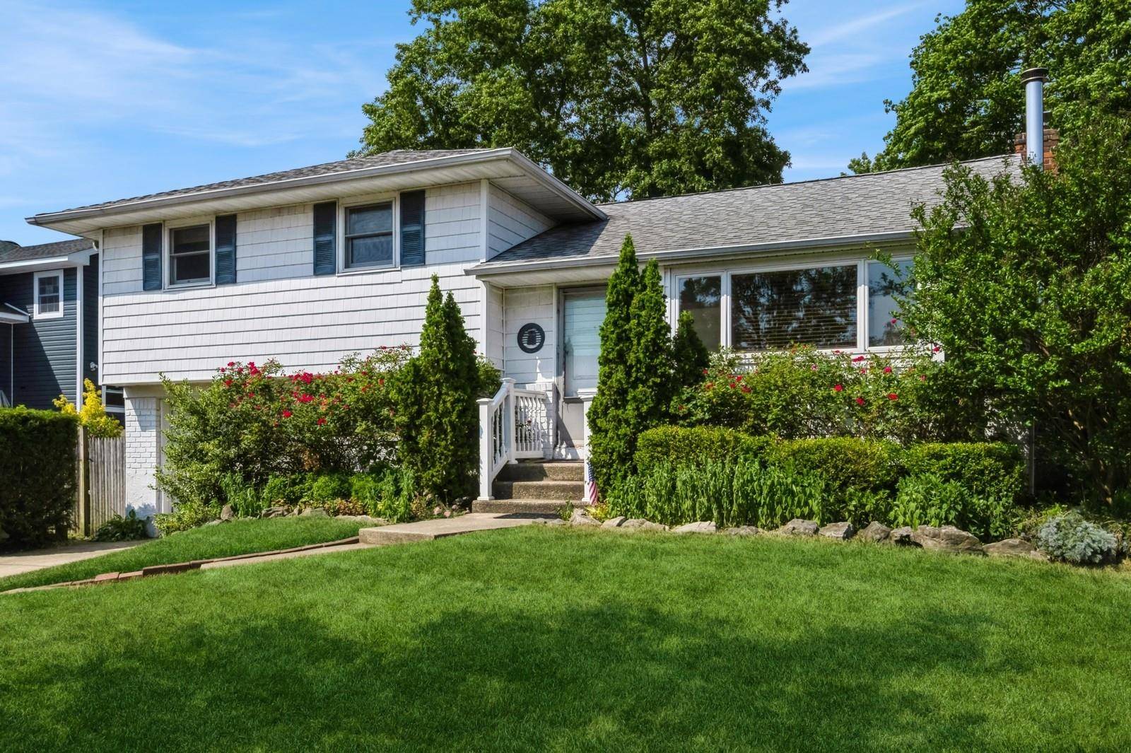 Farmingdale, NY 11735,10 Nancy DR